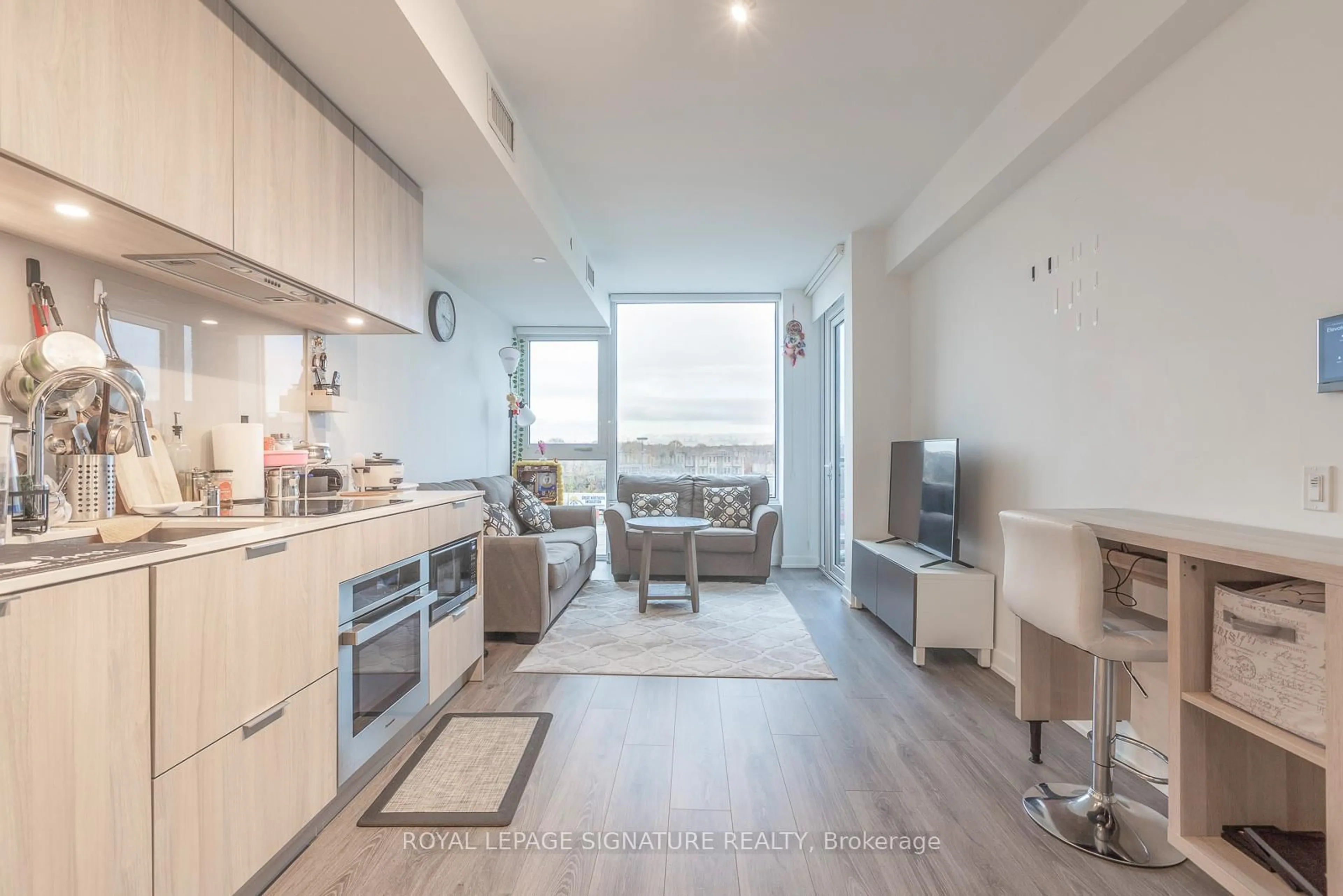 Unknown for 28 Ann St #303, Mississauga Ontario L5G 0E1