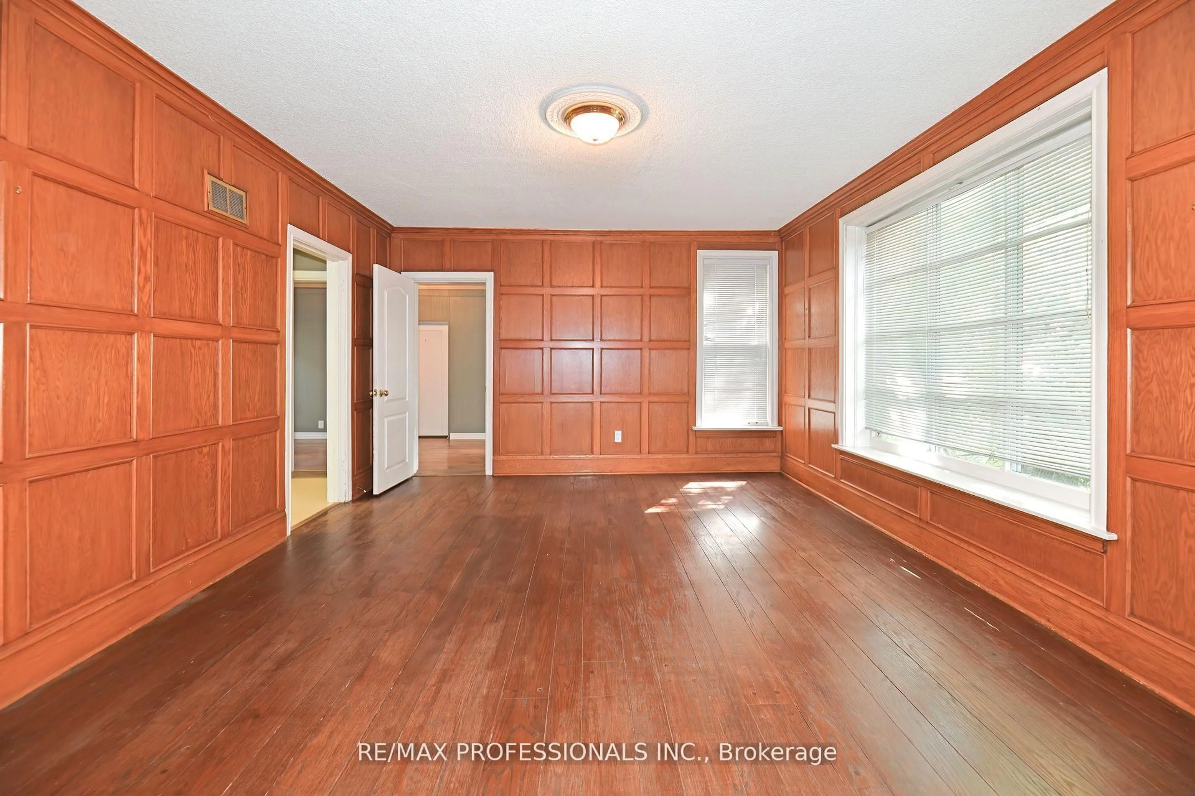 A pic of a room for 1161 Royal York Rd, Toronto Ontario M9A 4B2