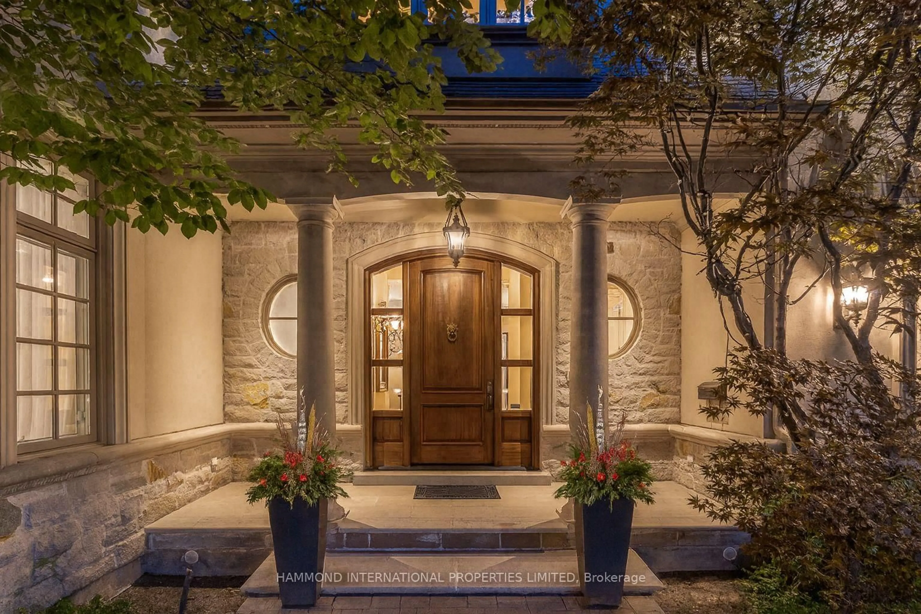 Indoor entryway for 1 Ridgecross Rd, Toronto Ontario M9A 3Z3