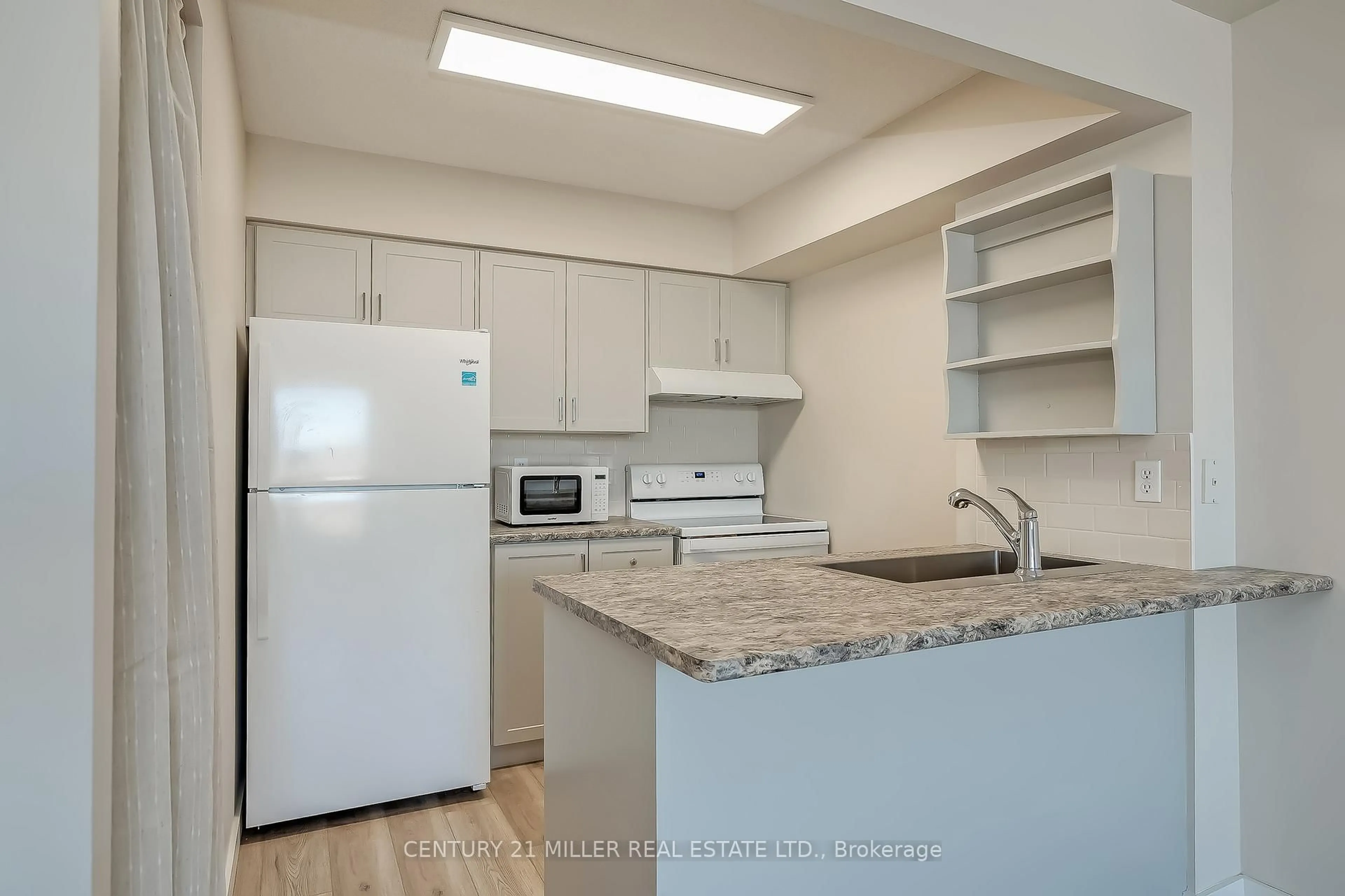 Standard kitchen, unknown for 32 Tannery St #608, Mississauga Ontario L5M 6T6