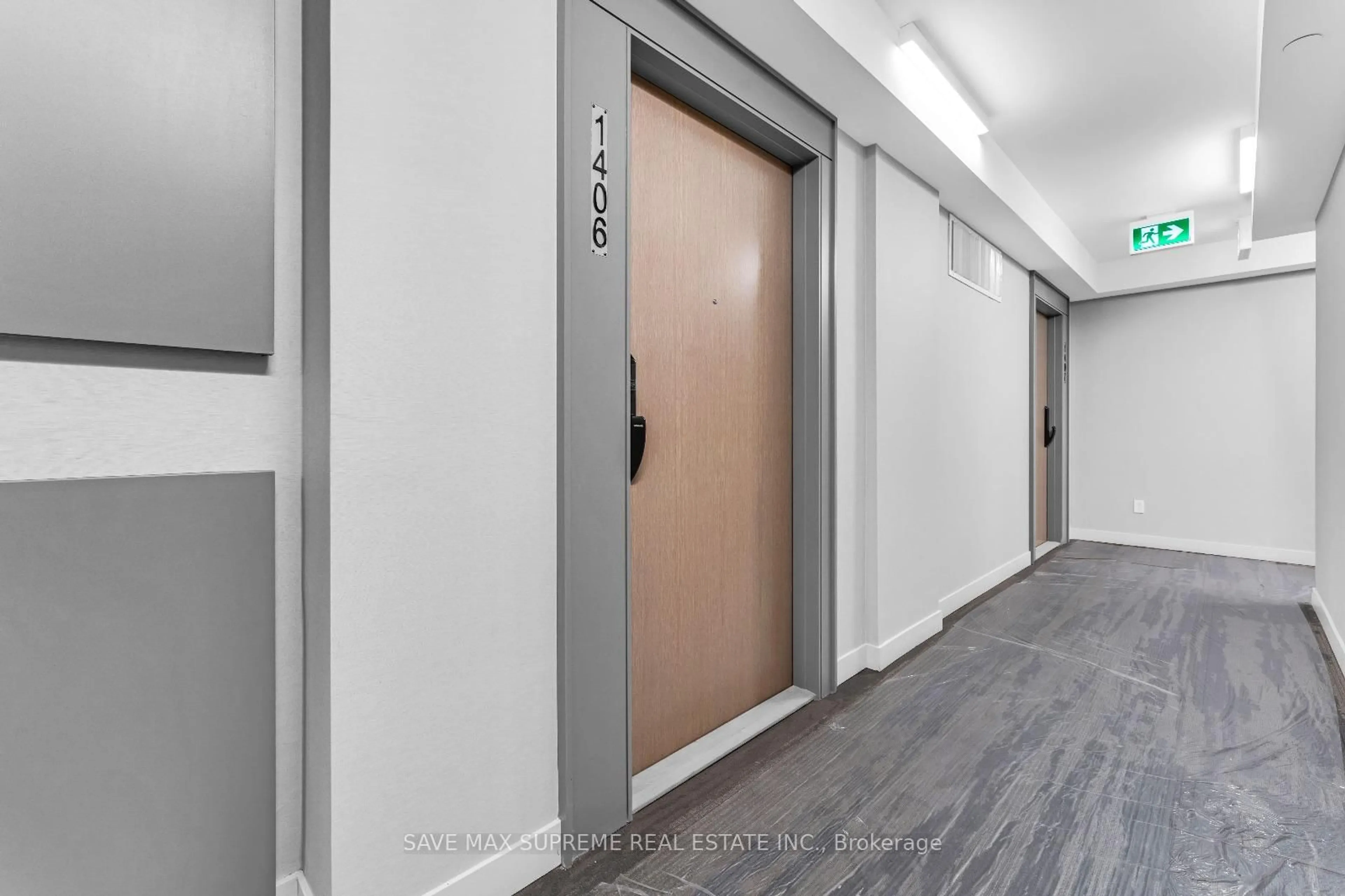 Indoor foyer for 370 Martha St #1406, Burlington Ontario L7R 0G9