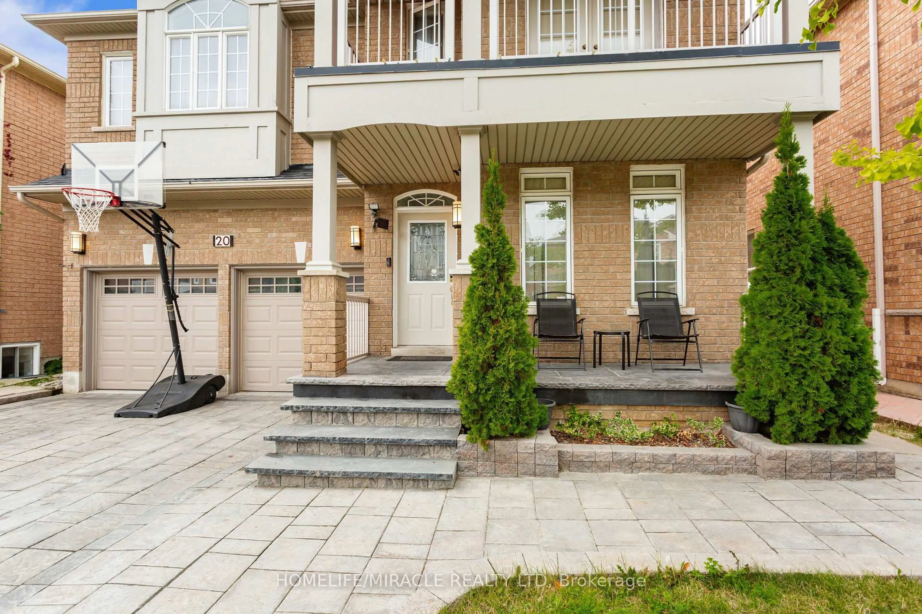 Patio, street for 20 Atira Ave, Brampton Ontario L7A 3T3