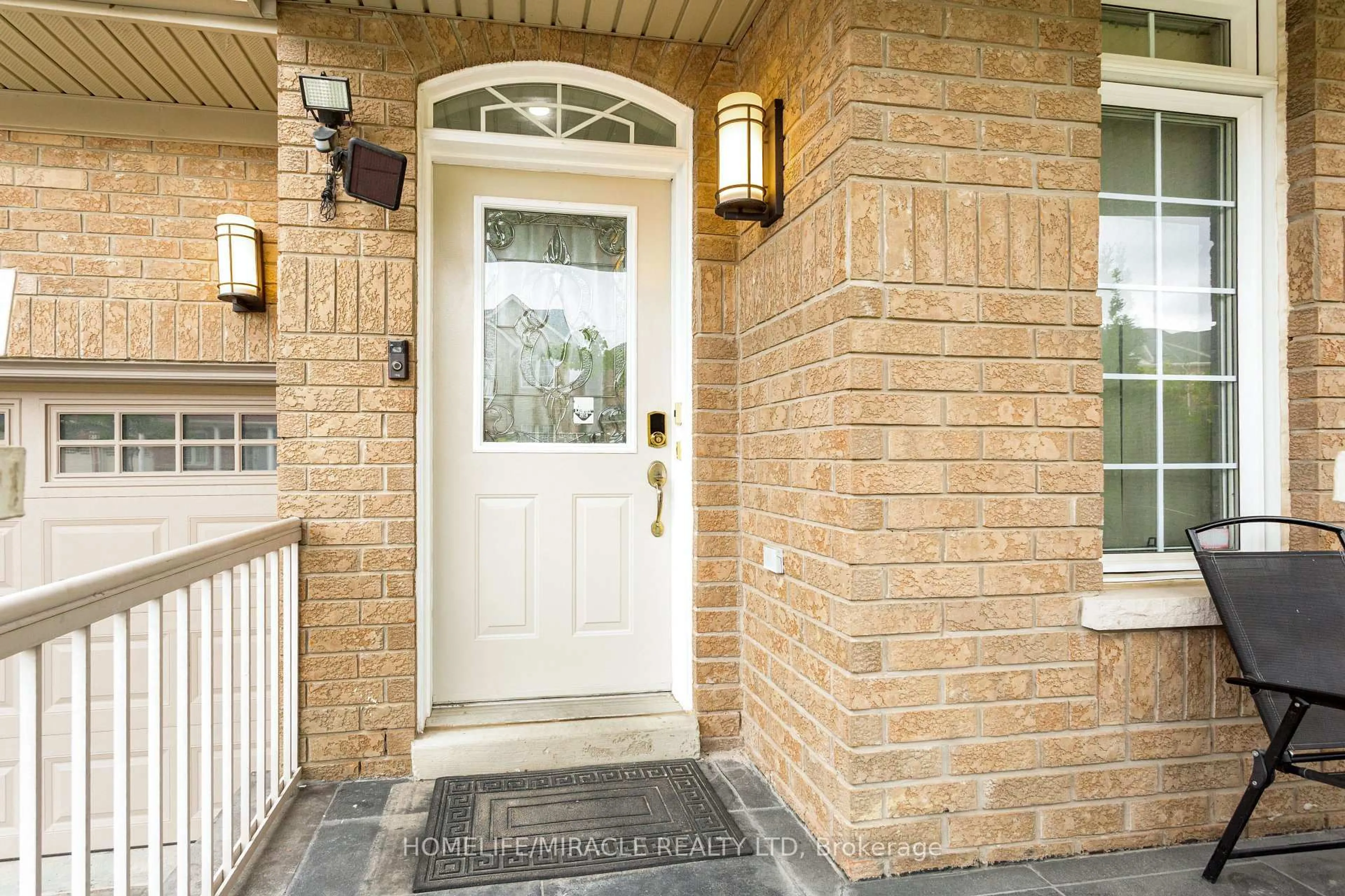 Indoor entryway for 20 Atira Ave, Brampton Ontario L7A 3T3