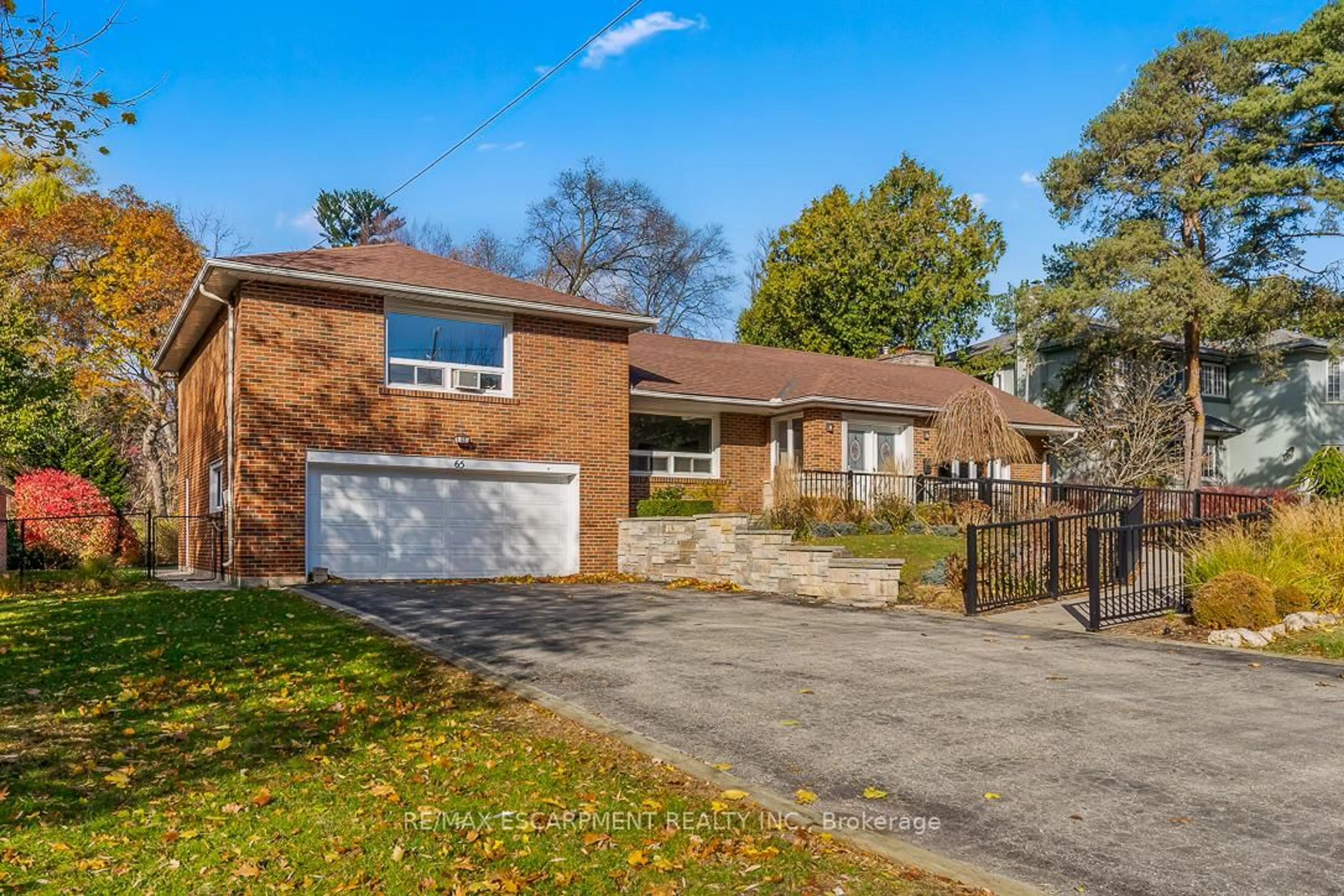 Home with brick exterior material, street for 65 HARBORN Rd, Mississauga Ontario L5B 1A5