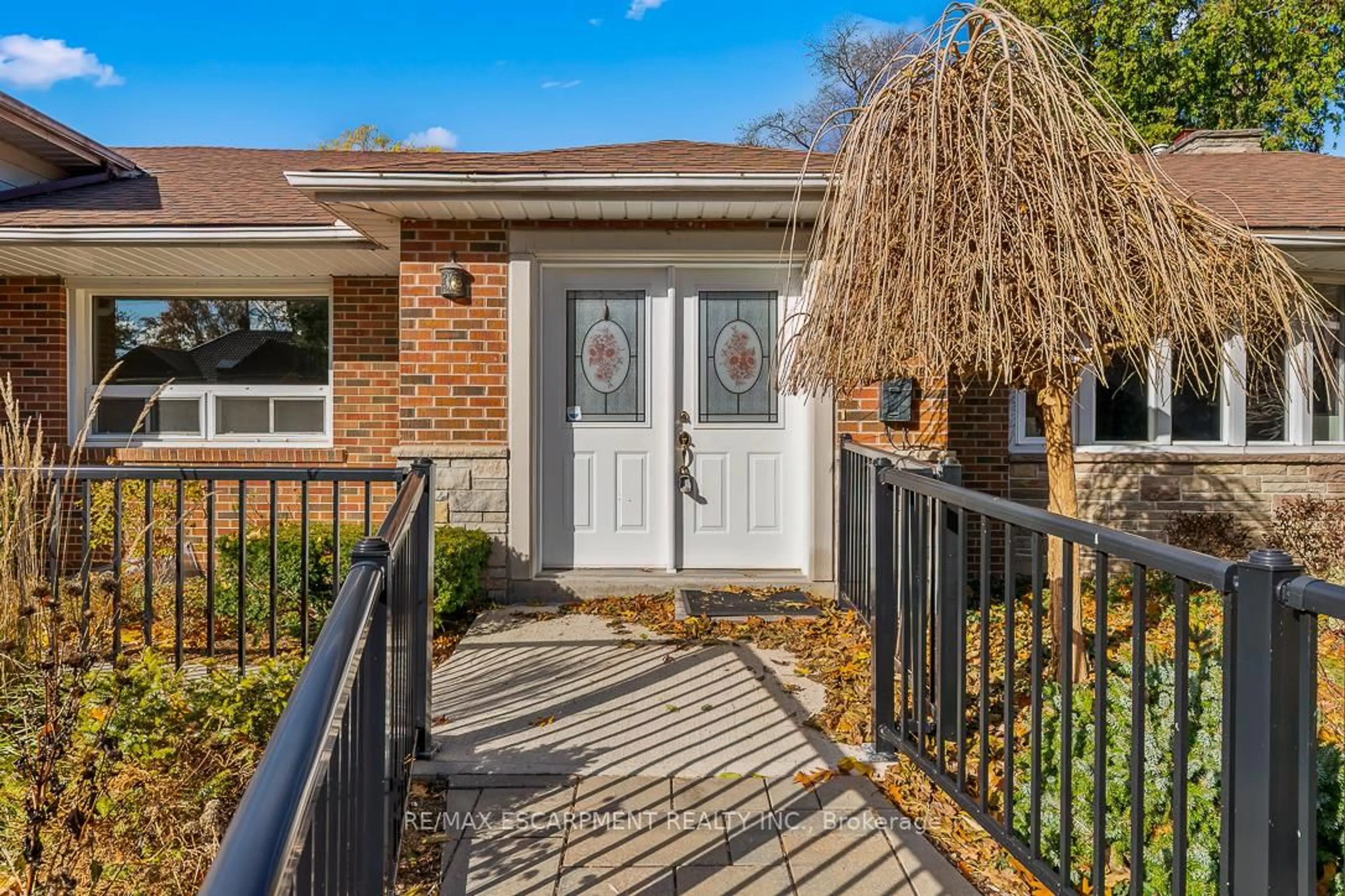Home with brick exterior material, street for 65 HARBORN Rd, Mississauga Ontario L5B 1A5