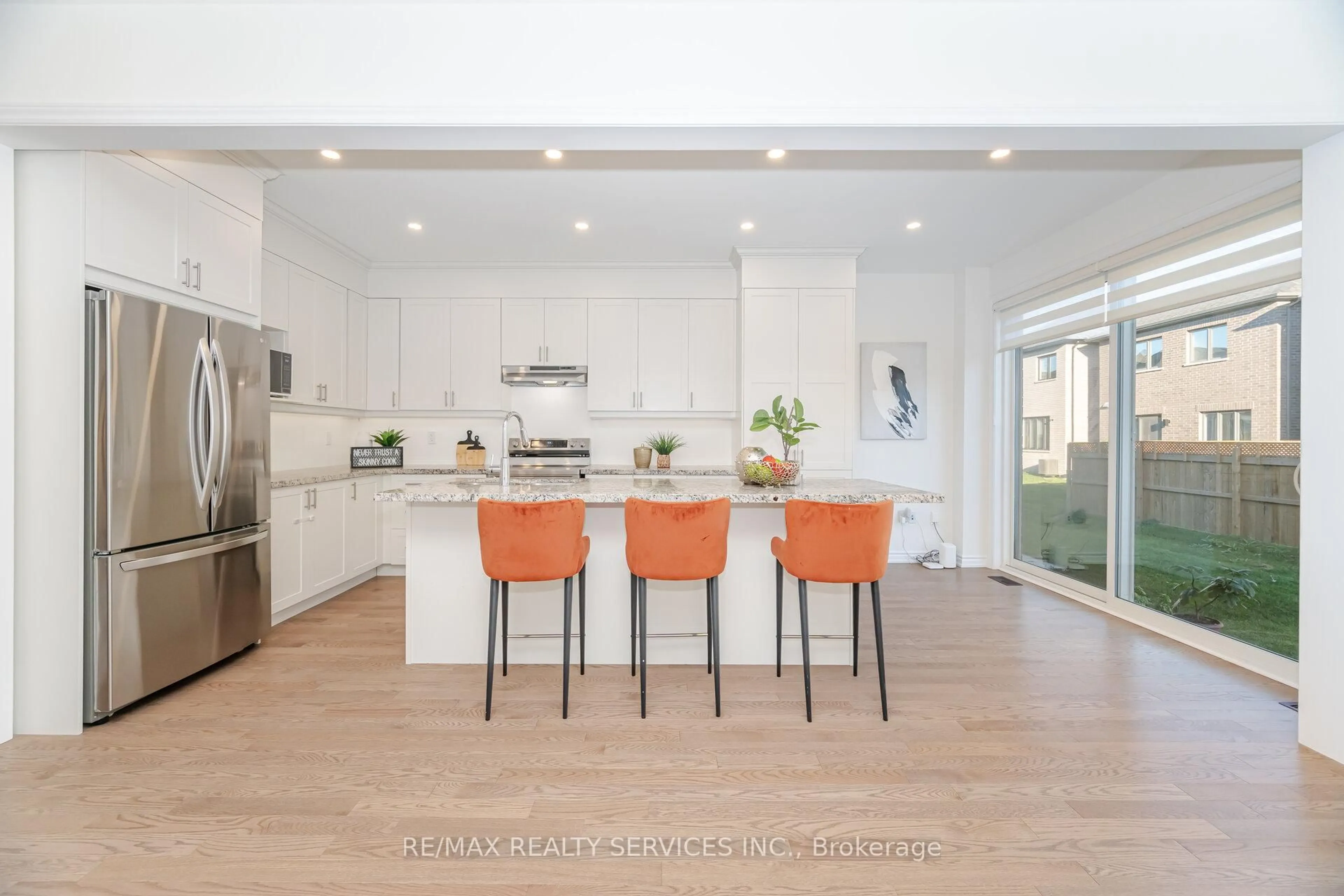 Open concept kitchen, unknown for 29 Lippa Dr, Caledon Ontario L7C 4M3