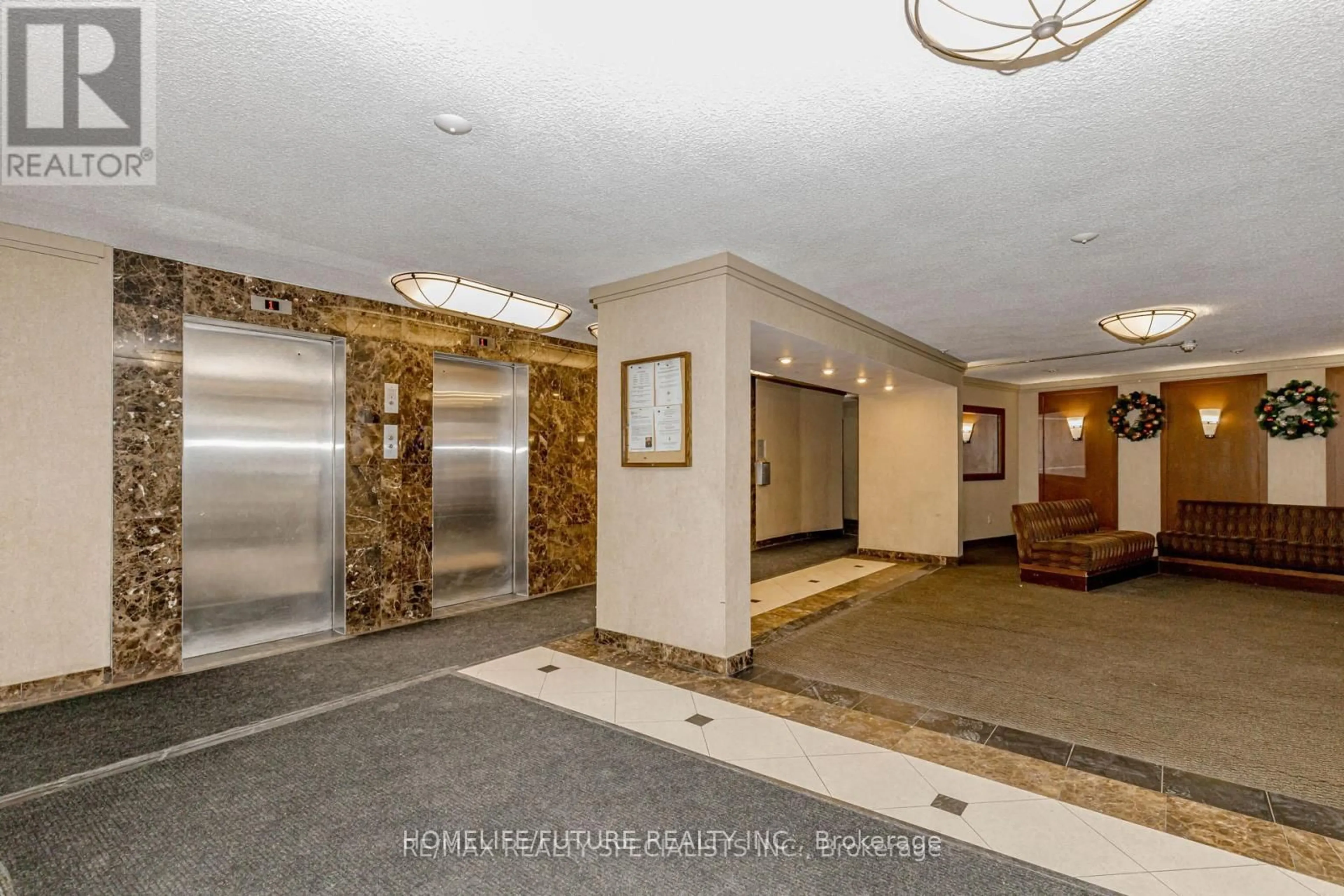 Indoor foyer for 20 Mississauga Valley Blvd #310, Mississauga Ontario L5A 3S1