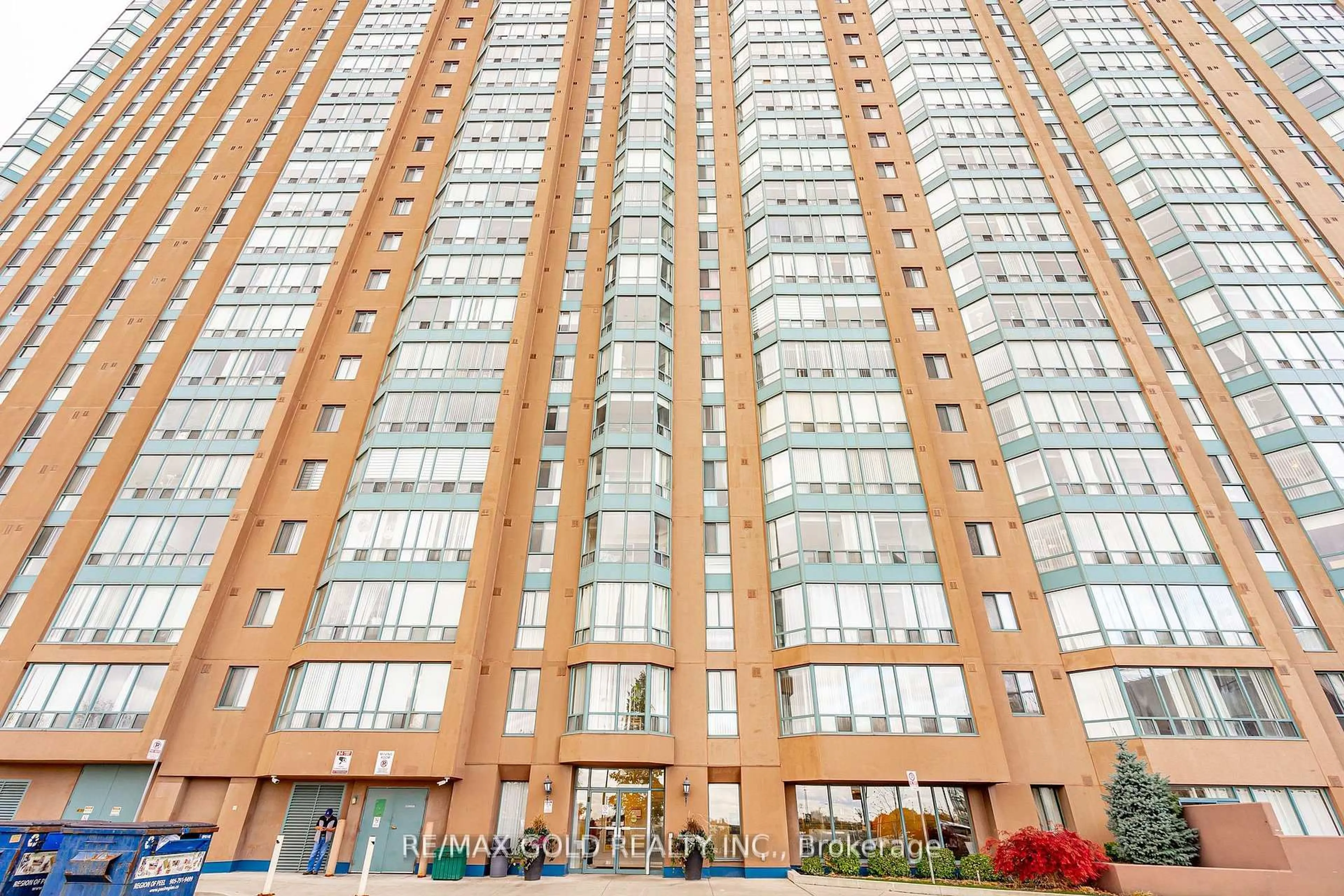 Indoor foyer for 115 Hillcrest Ave #2009, Mississauga Ontario L5B 3Y9