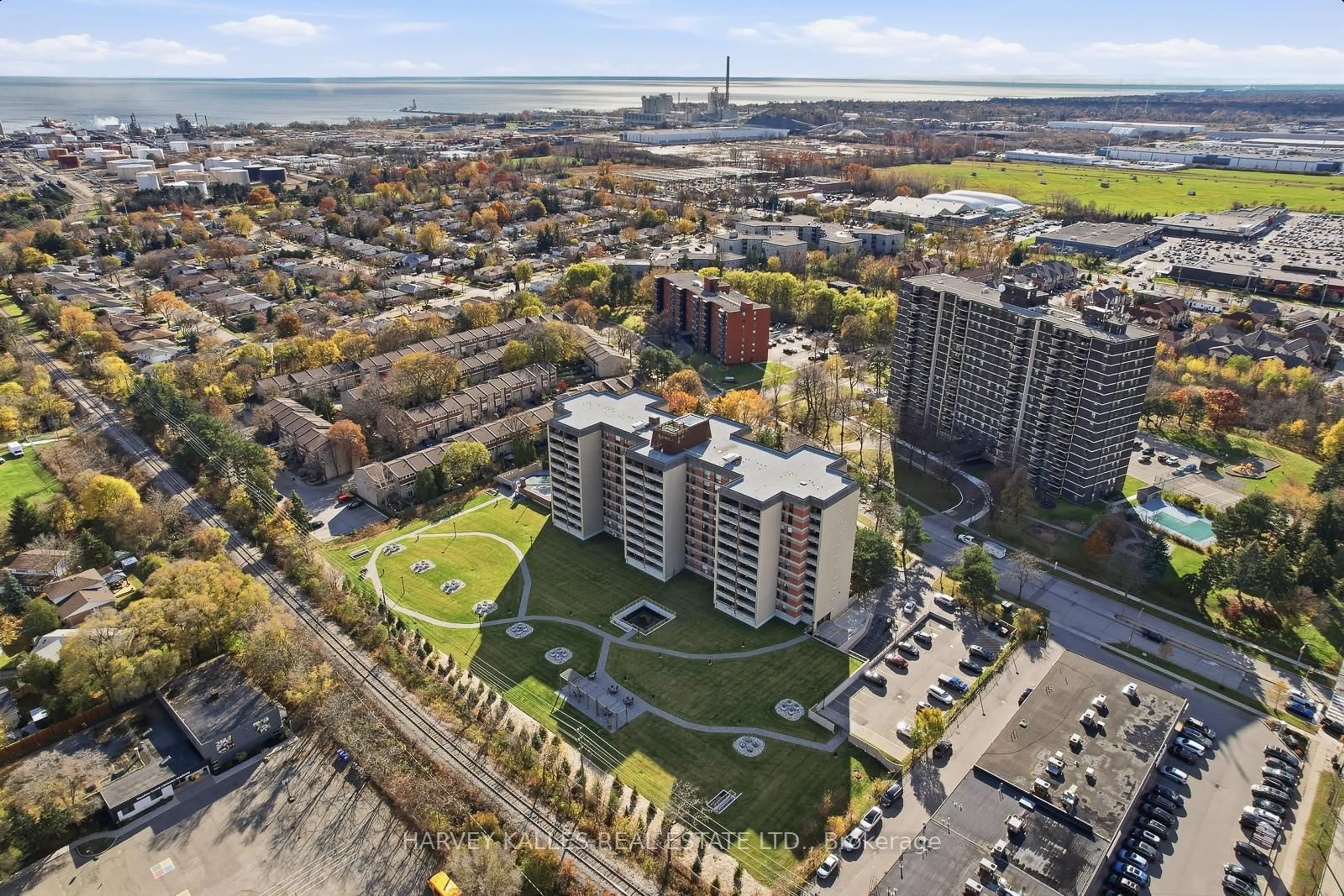 A pic from outside/outdoor area/front of a property/back of a property/a pic from drone, city buildings view from balcony for 965 Inverhouse Dr #501, Mississauga Ontario L5J 4B4