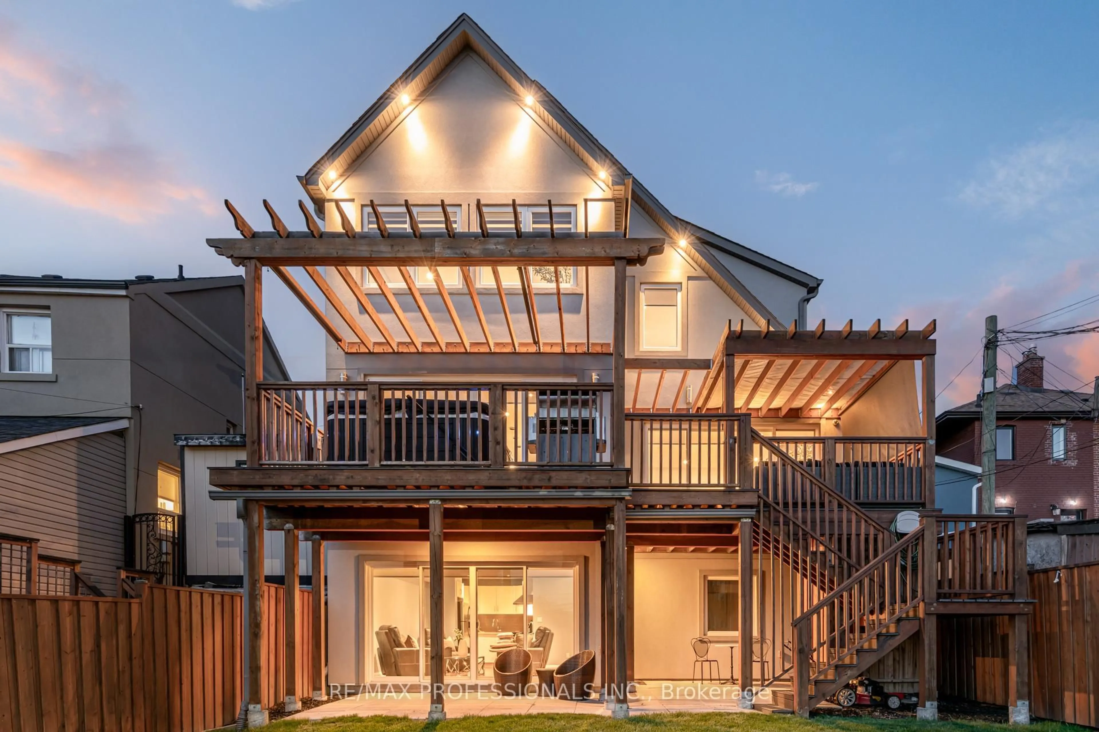 Unknown for 372 Silverthorn Ave, Toronto Ontario M6M 3G9