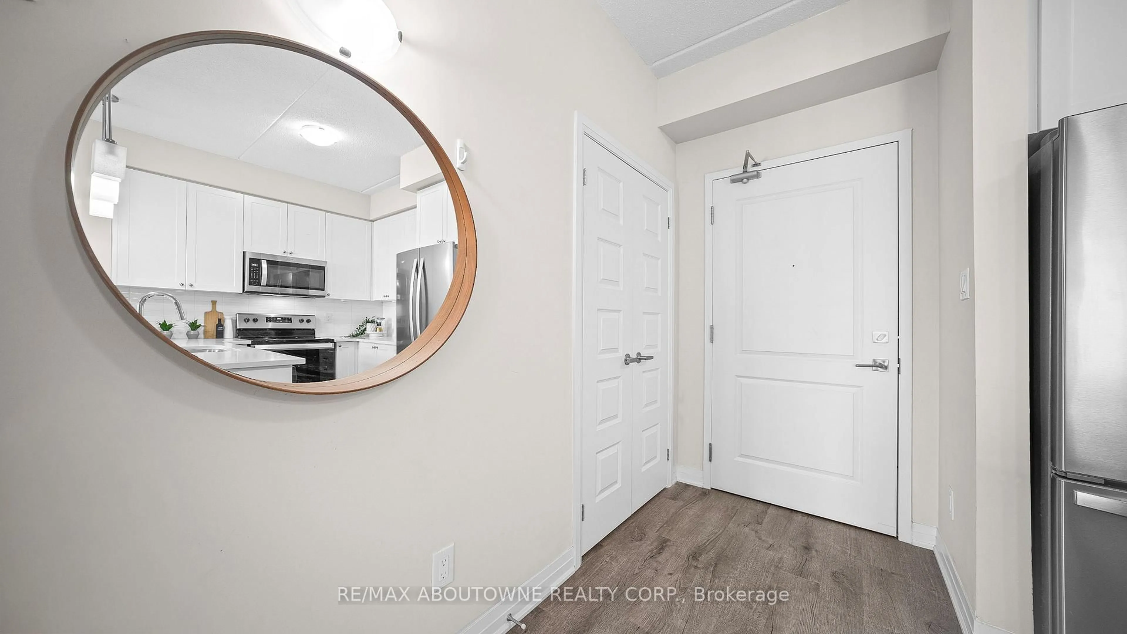 Indoor entryway for 610 Farmstead Dr #304, Milton Ontario L9T 7W2