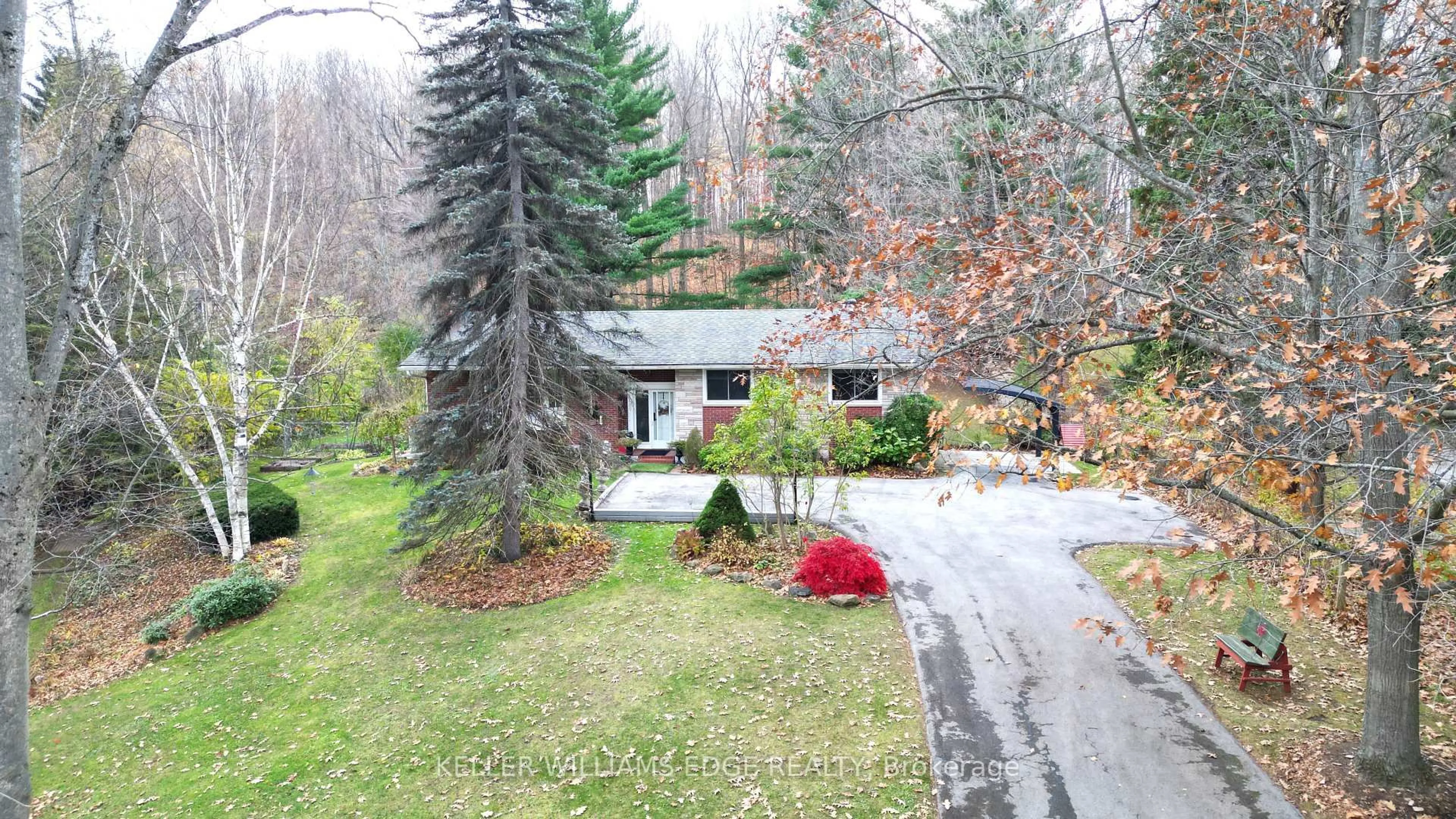 A pic from outside/outdoor area/front of a property/back of a property/a pic from drone, unknown for 5600 Cedar Springs Rd, Burlington Ontario L7P 0B9