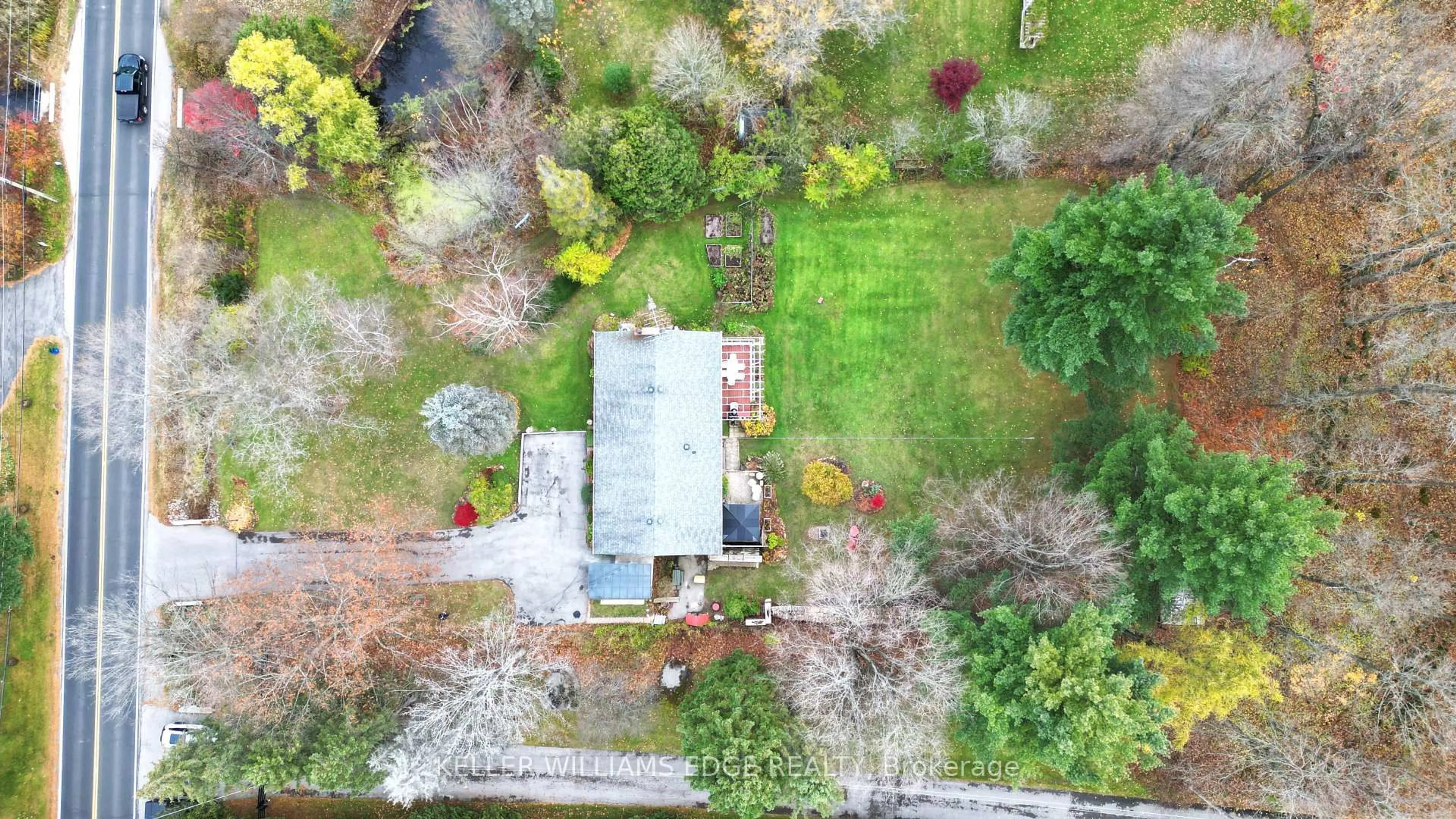 A pic from outside/outdoor area/front of a property/back of a property/a pic from drone, unknown for 5600 Cedar Springs Rd, Burlington Ontario L7P 0B9