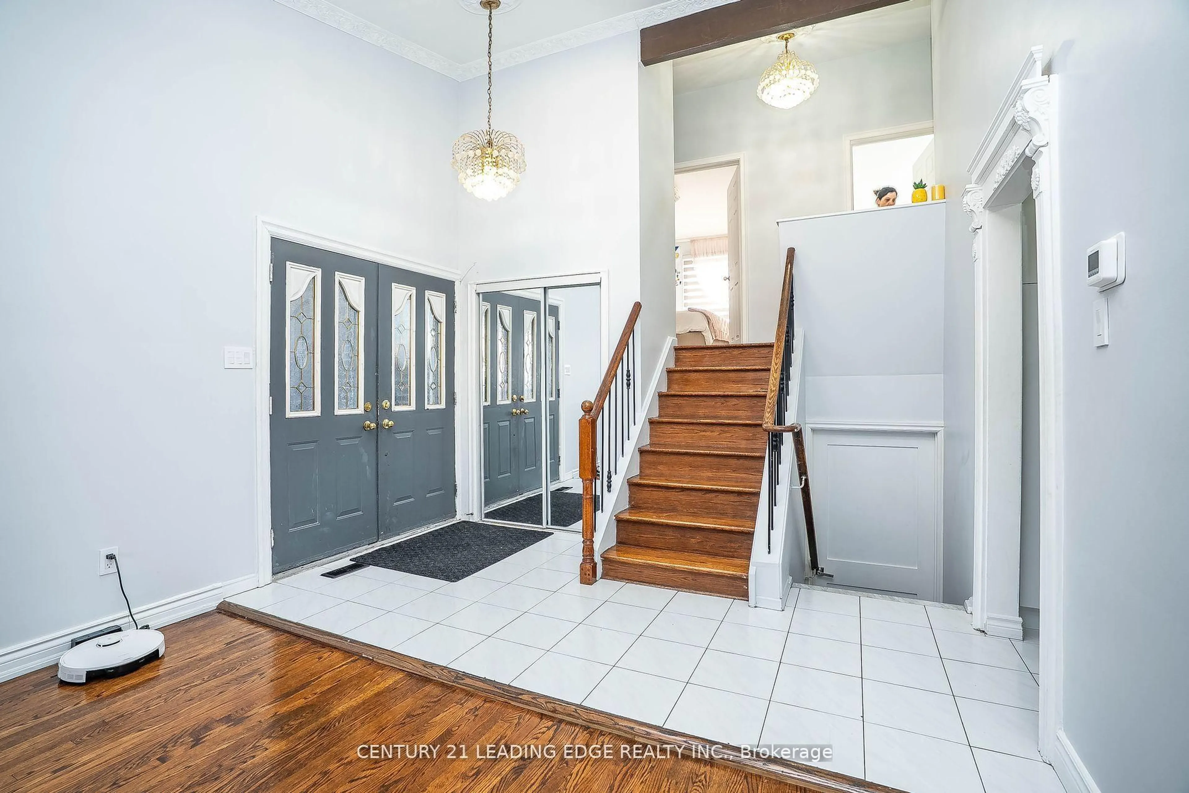 Indoor foyer for 21 Alhart Dr, Toronto Ontario M9V 2M8