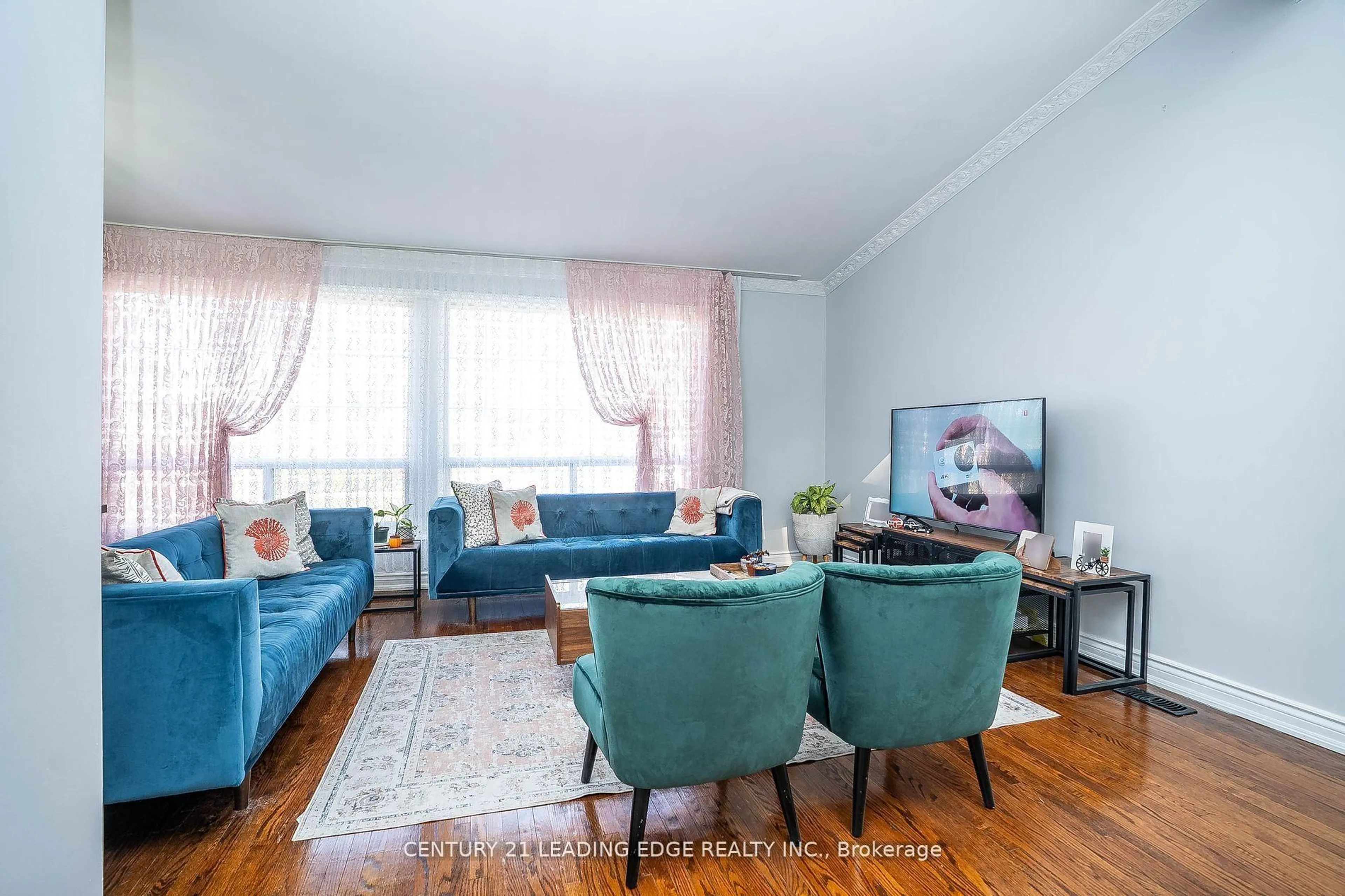 Living room with furniture, wood/laminate floor for 21 Alhart Dr, Toronto Ontario M9V 2M8