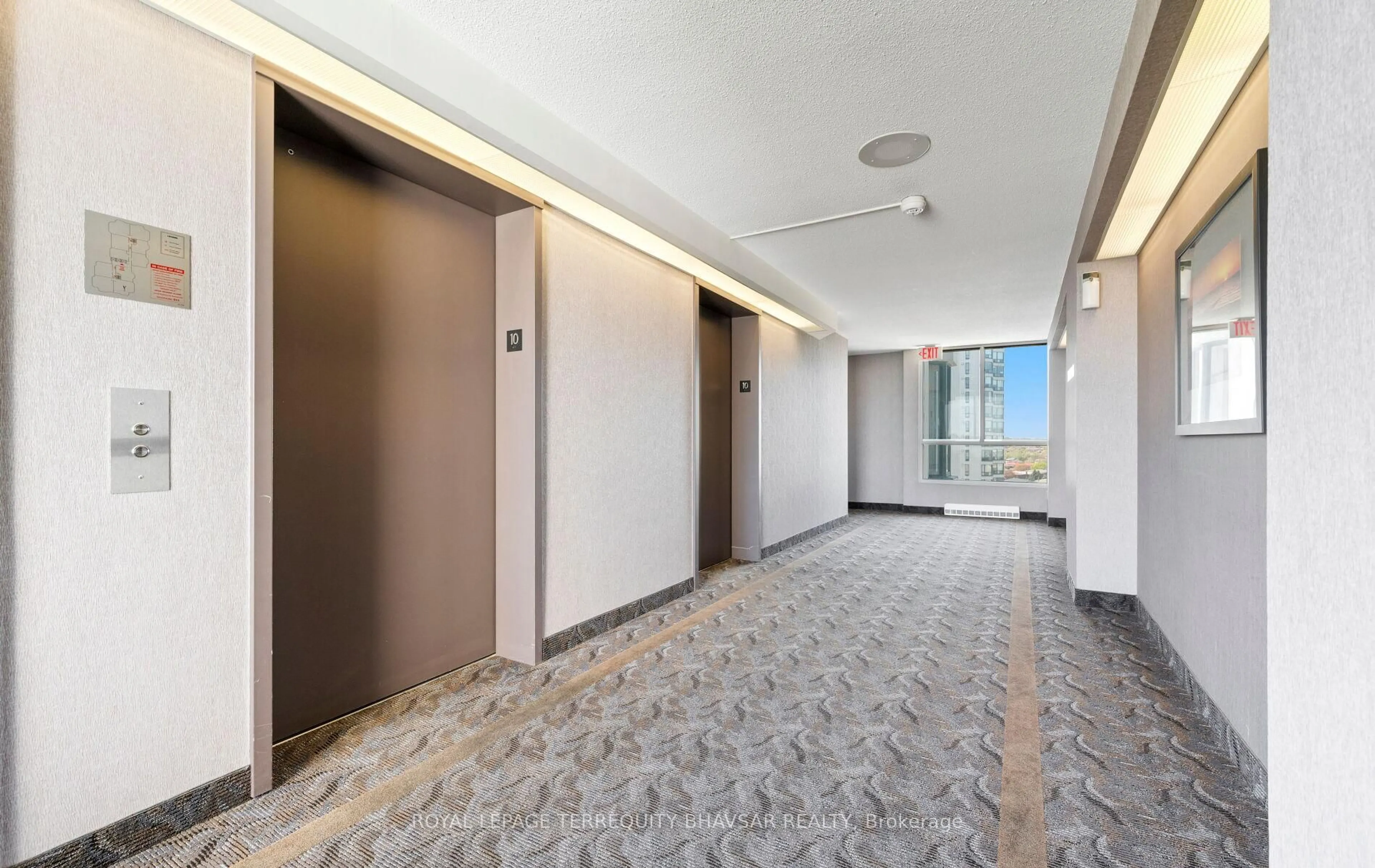 Indoor foyer for 4450 Tucana Crt #1008, Mississauga Ontario L5R 3R4