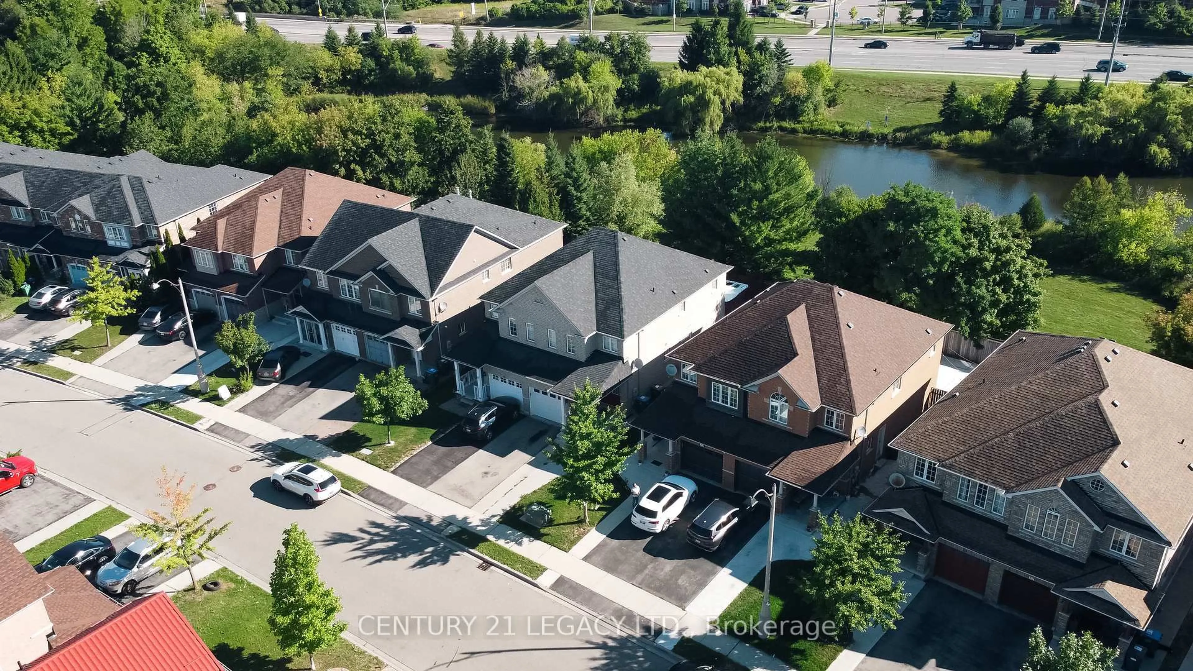A pic from outside/outdoor area/front of a property/back of a property/a pic from drone, unknown for 25 Revelstoke Pl, Brampton Ontario L6R 3G3