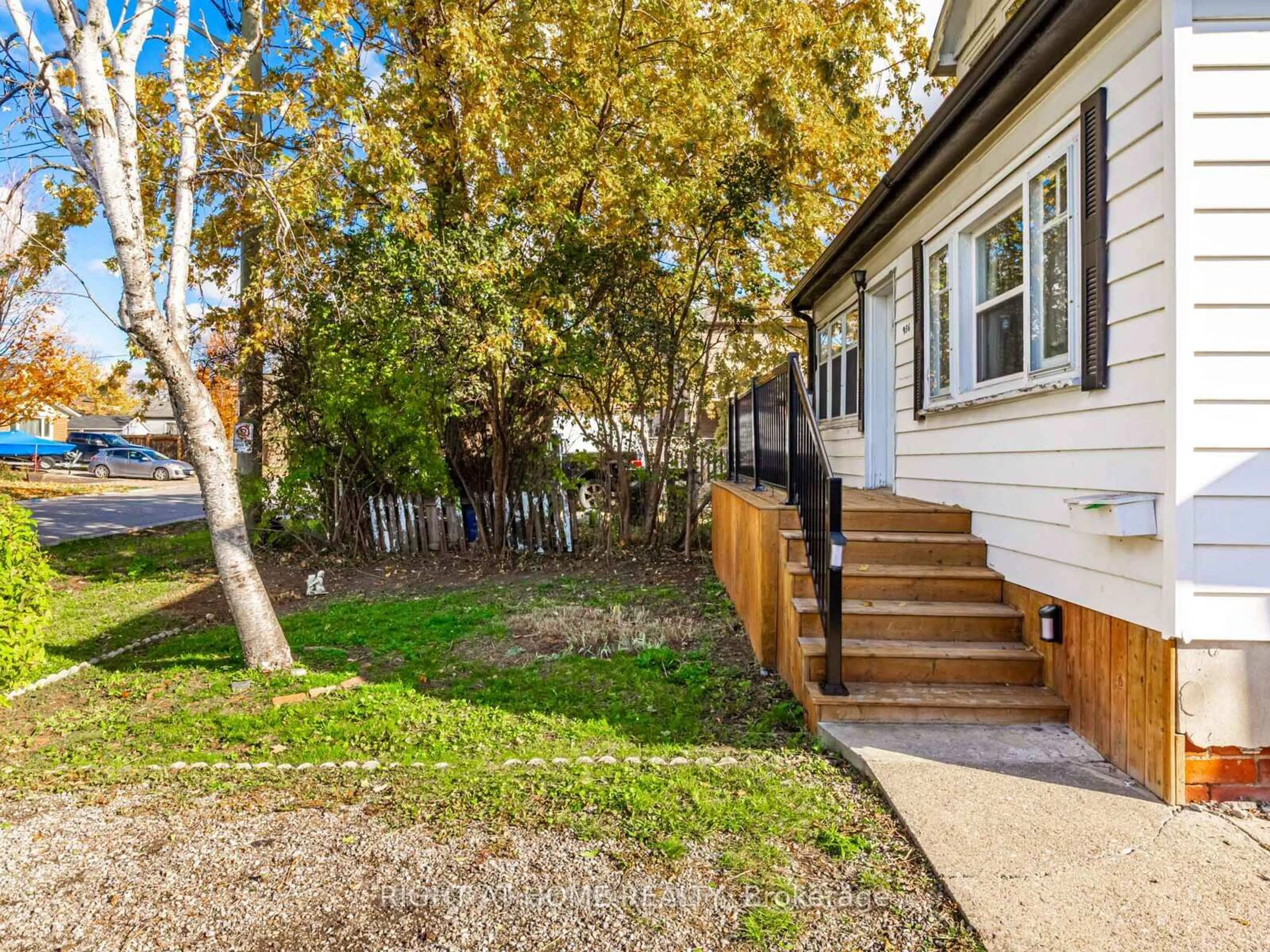 Unknown for 936 First St, Mississauga Ontario L5E 1A8