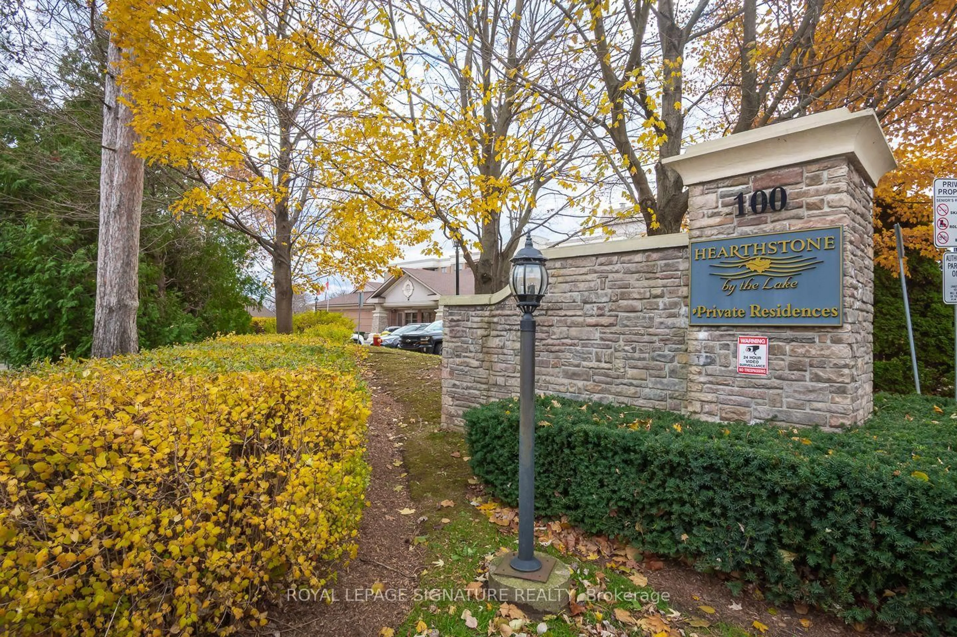A pic from outside/outdoor area/front of a property/back of a property/a pic from drone, street for 100 Burloak Dr #2112, Burlington Ontario L7L 6P6