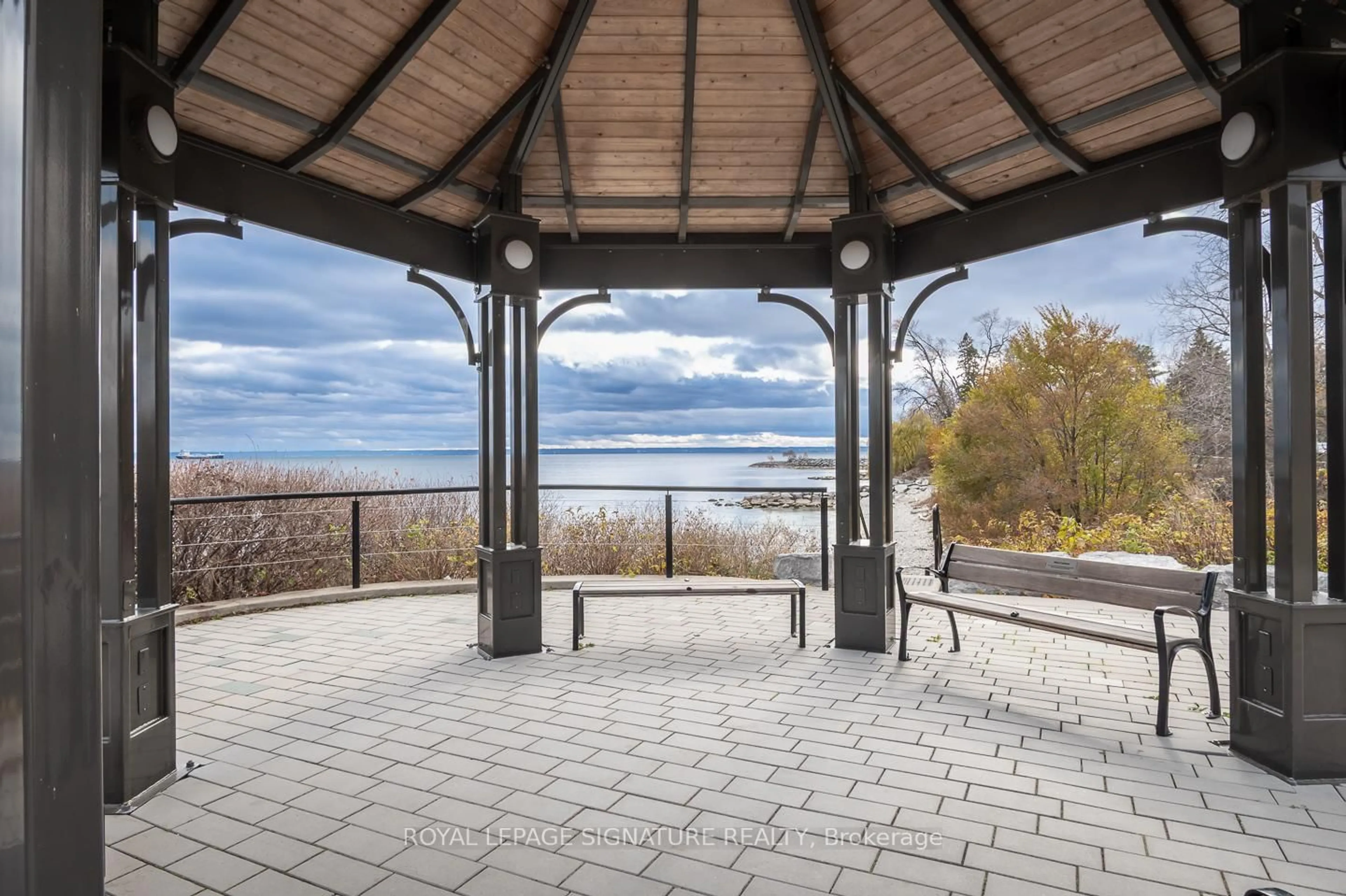 Patio, water/lake/river/ocean view for 100 Burloak Dr #2112, Burlington Ontario L7L 6P6
