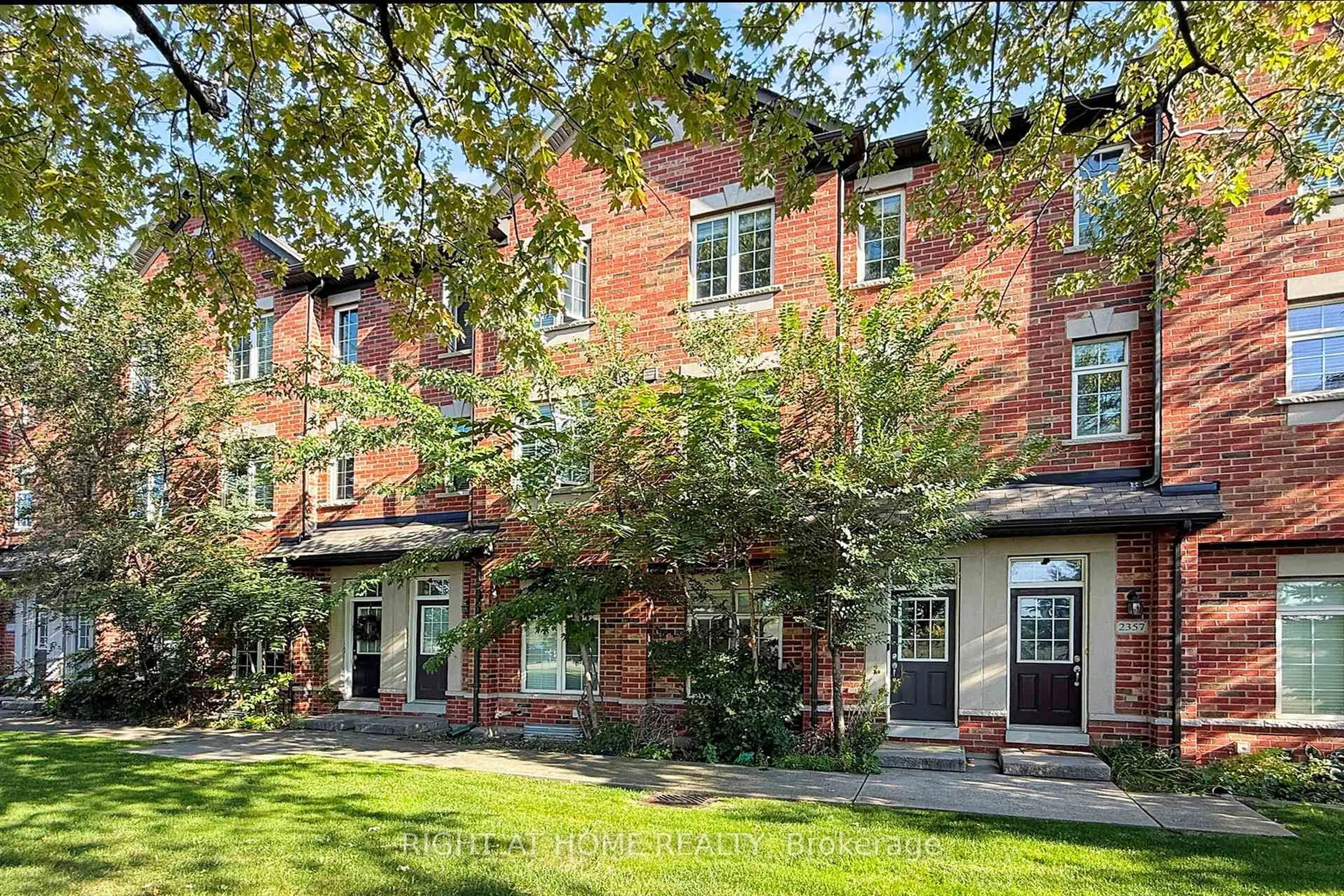 Home with brick exterior material, building for 2359 Lepage Common, Burlington Ontario L7R 0C8