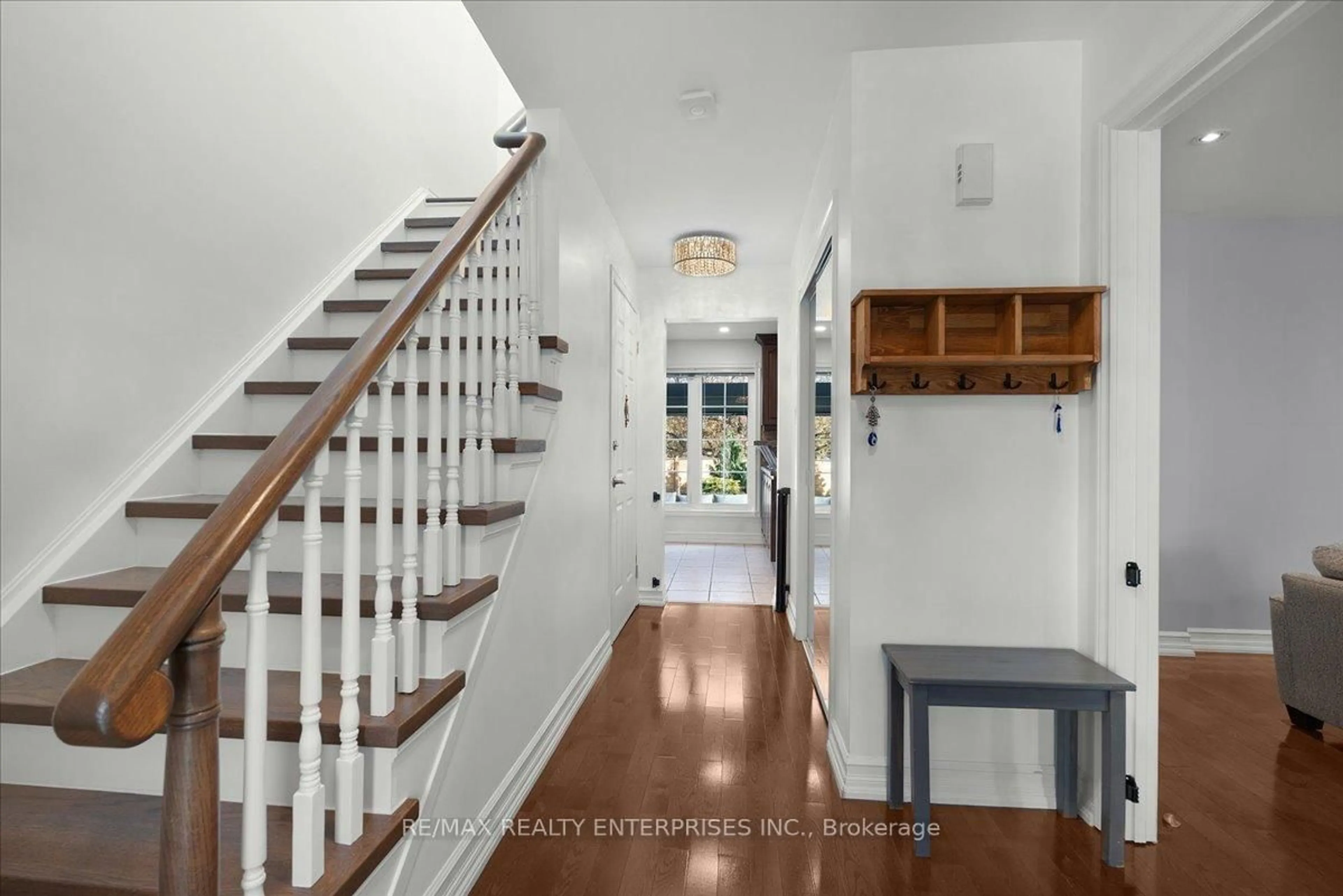 Indoor entryway for 4264 Anworld Pl, Mississauga Ontario L4W 2W2