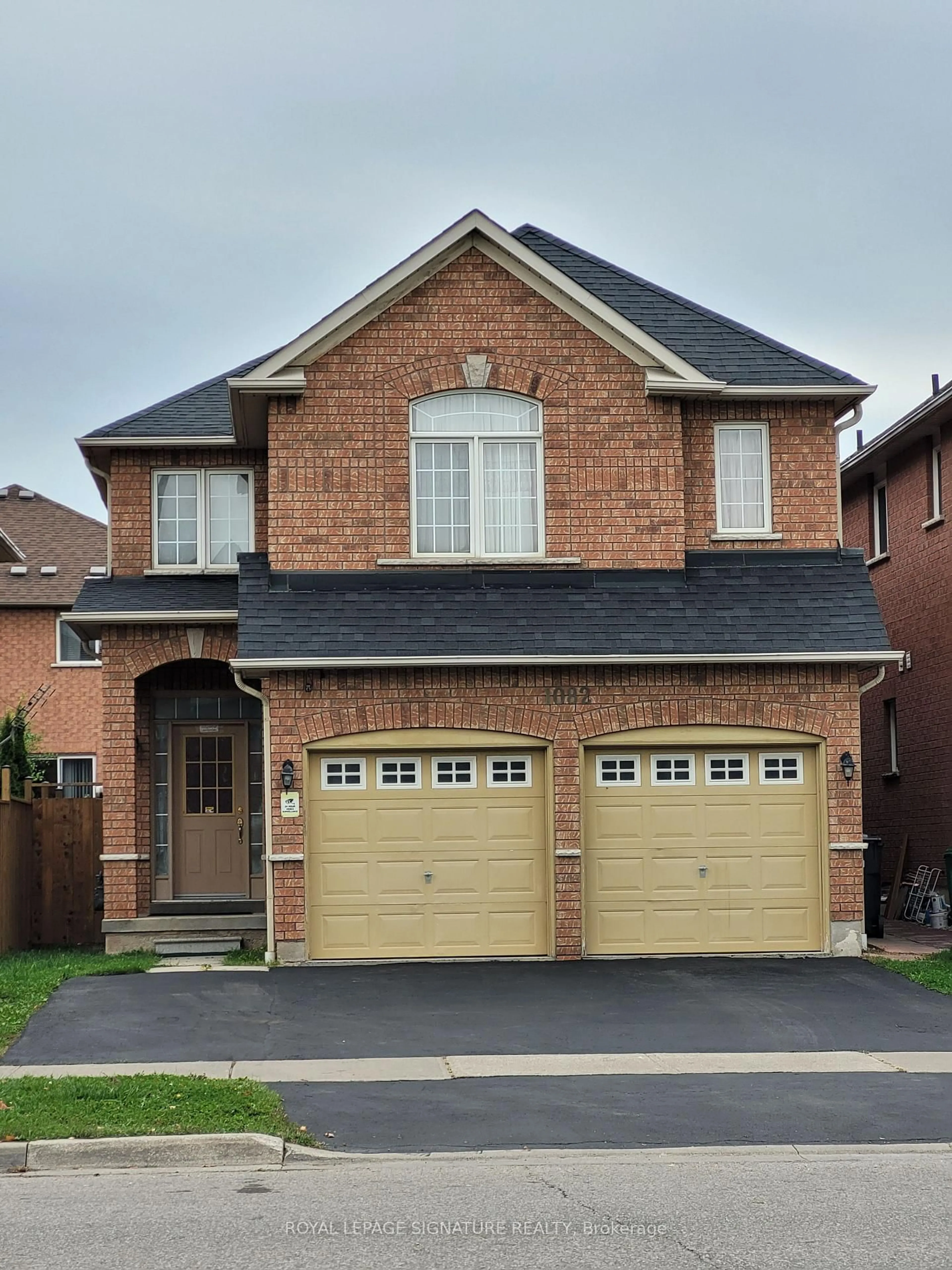 Home with brick exterior material, street for 1082 Galesway Blvd, Mississauga Ontario L5V 2T6