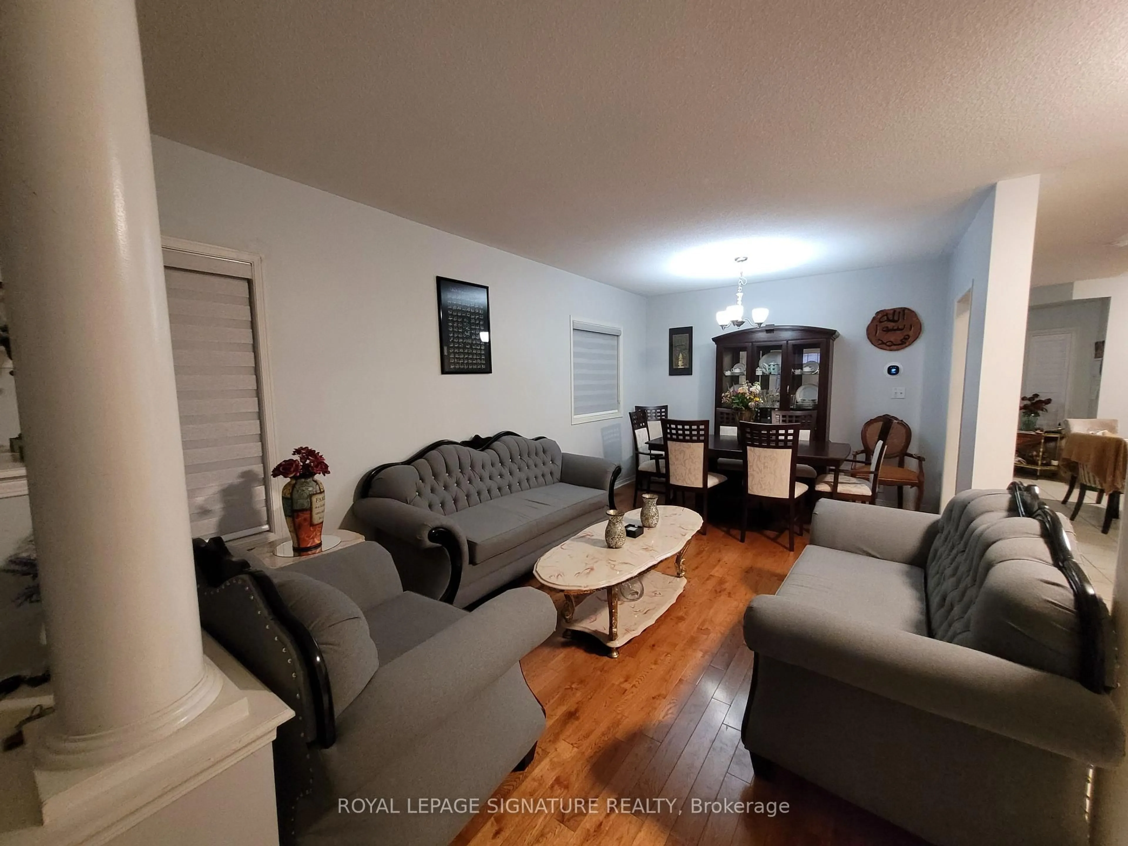 Living room with furniture, unknown for 1082 Galesway Blvd, Mississauga Ontario L5V 2T6