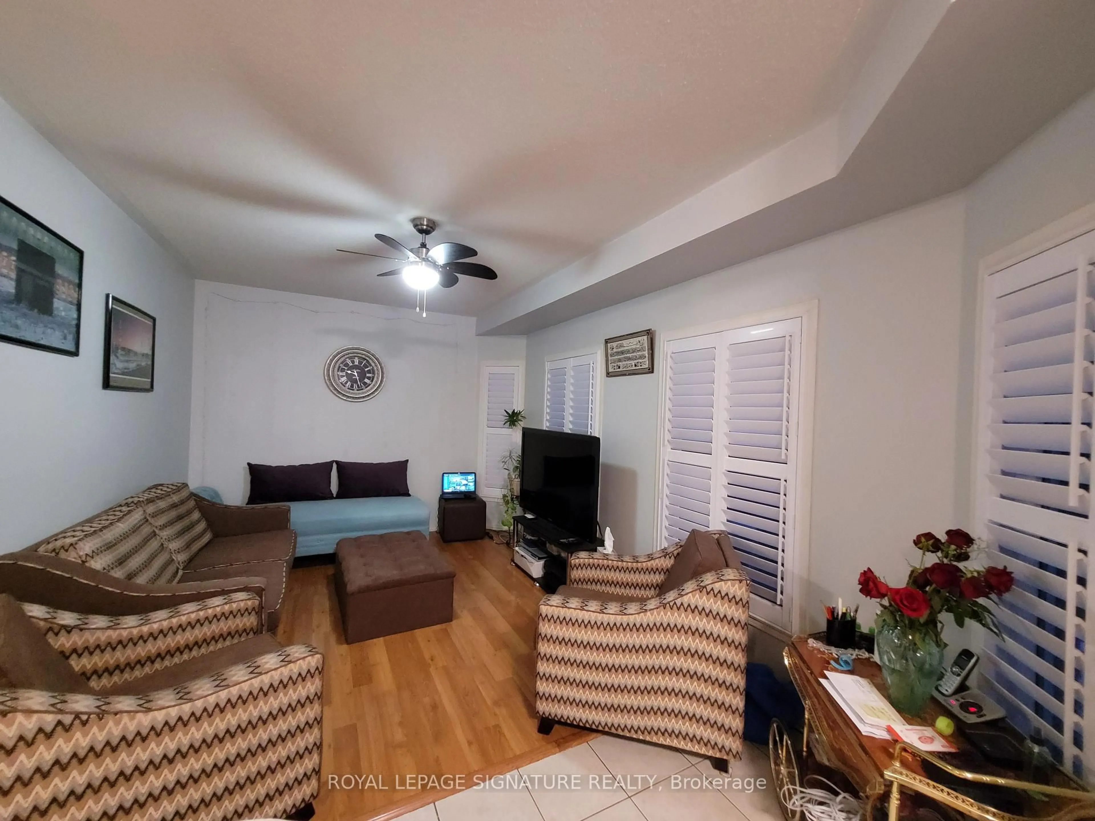 Living room with furniture, unknown for 1082 Galesway Blvd, Mississauga Ontario L5V 2T6