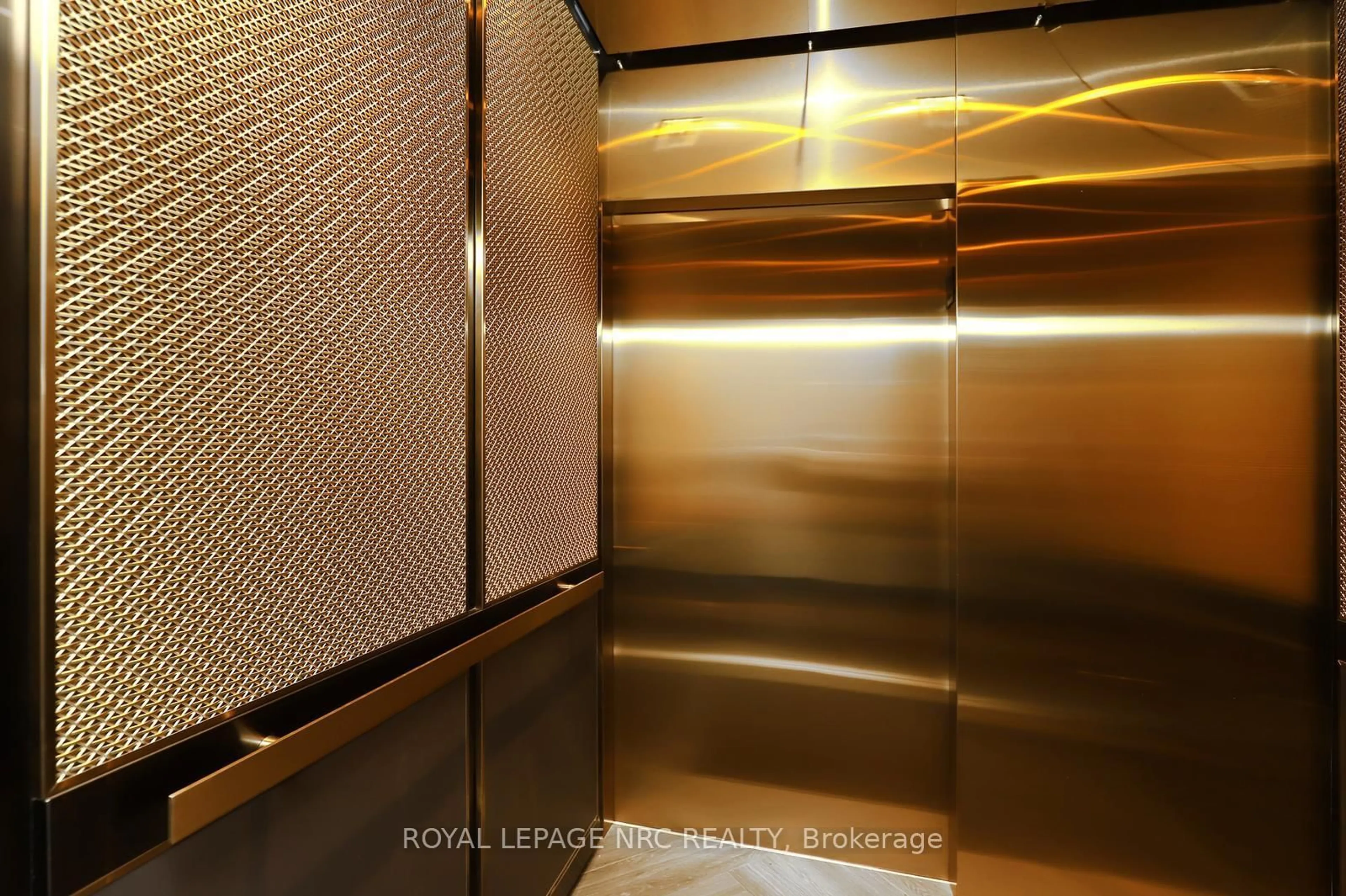 Indoor foyer for 405 Dundas St #PH02, Oakville Ontario L6M 5P9