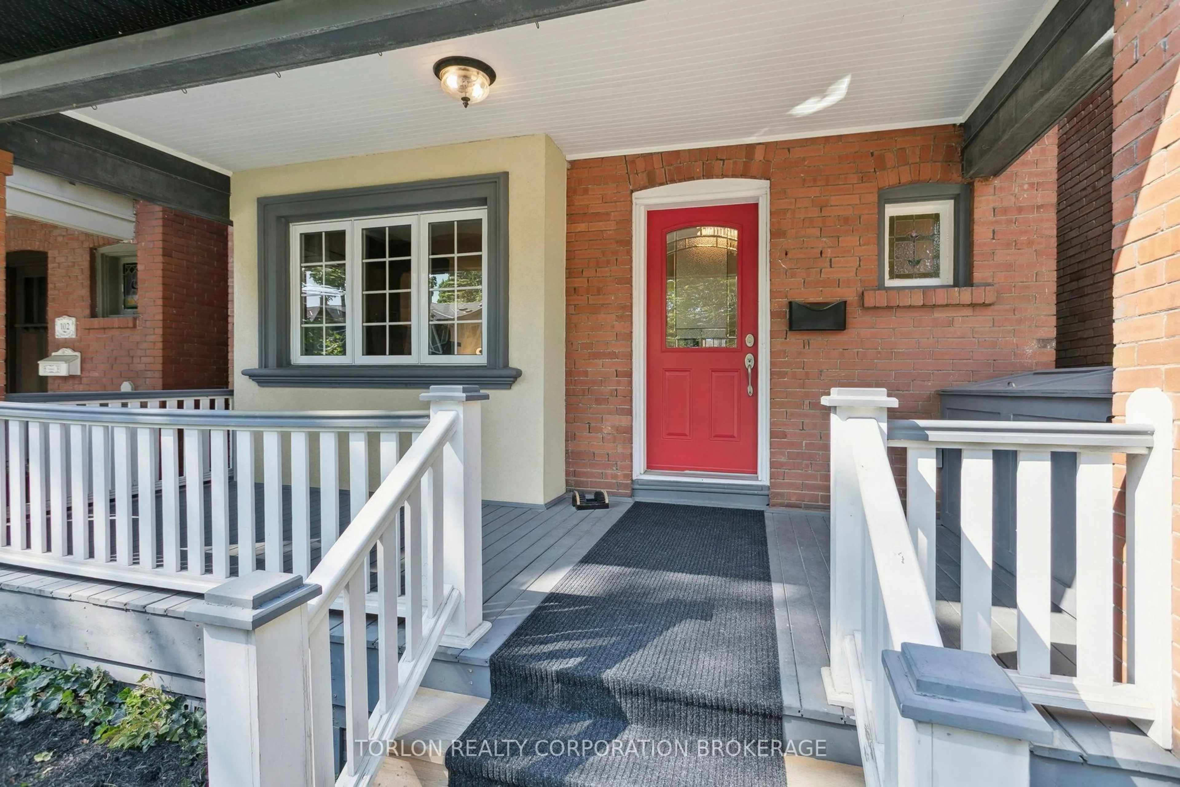 Indoor entryway for 100 Colbeck St, Toronto Ontario M6S 1V4