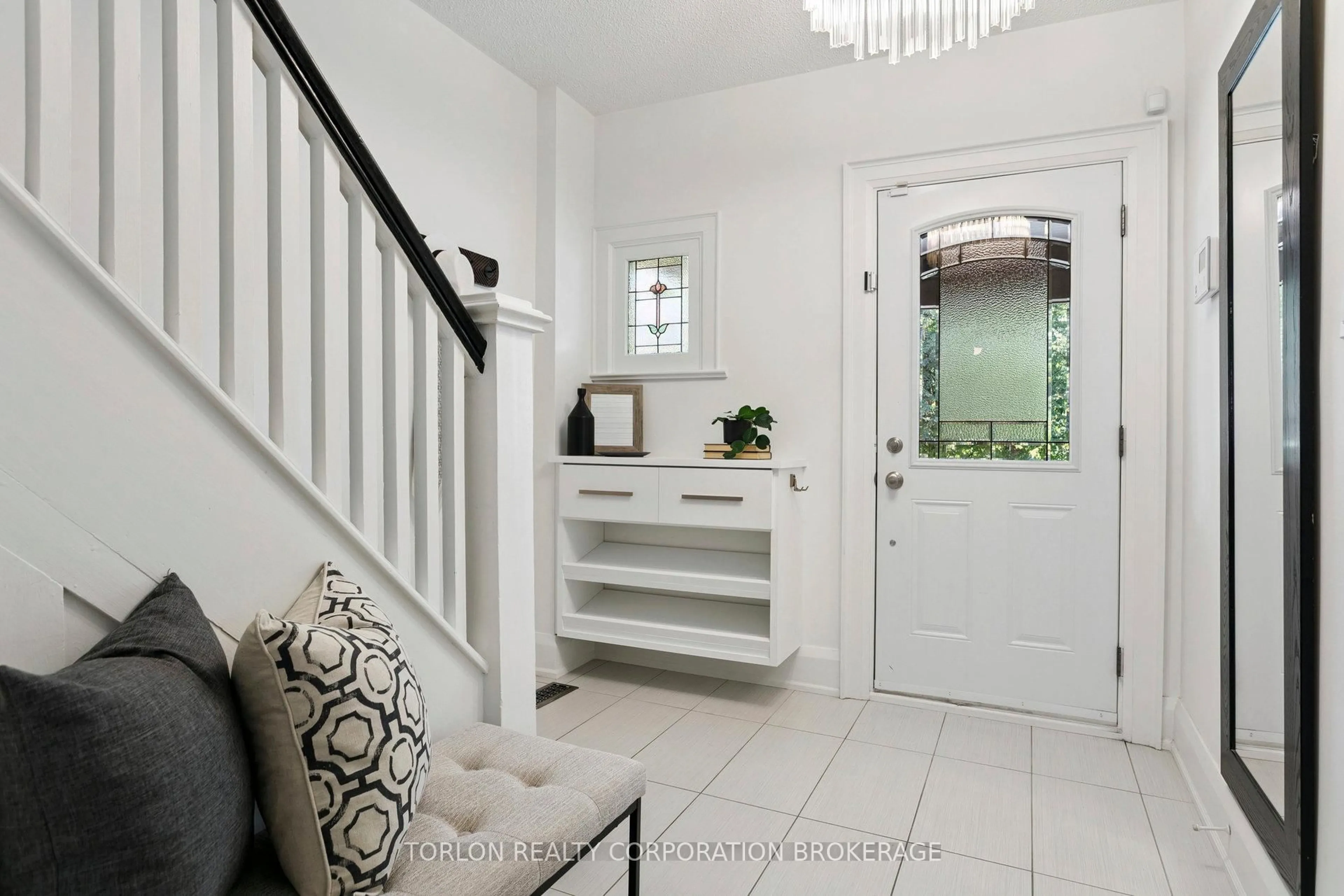 Indoor entryway for 100 Colbeck St, Toronto Ontario M6S 1V4