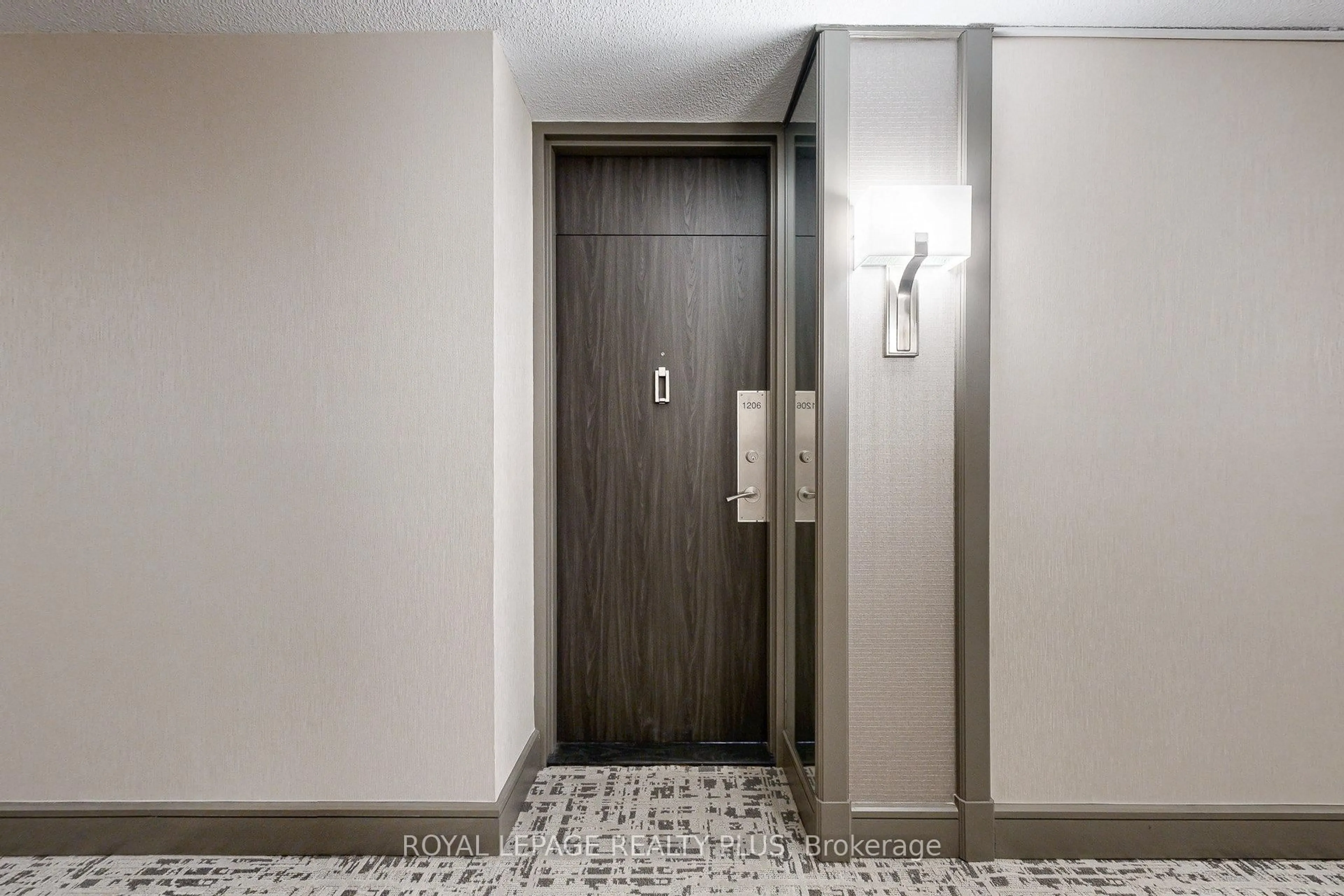 Indoor foyer for 260 Scarlett Rd #1206, Toronto Ontario M6N 4X6