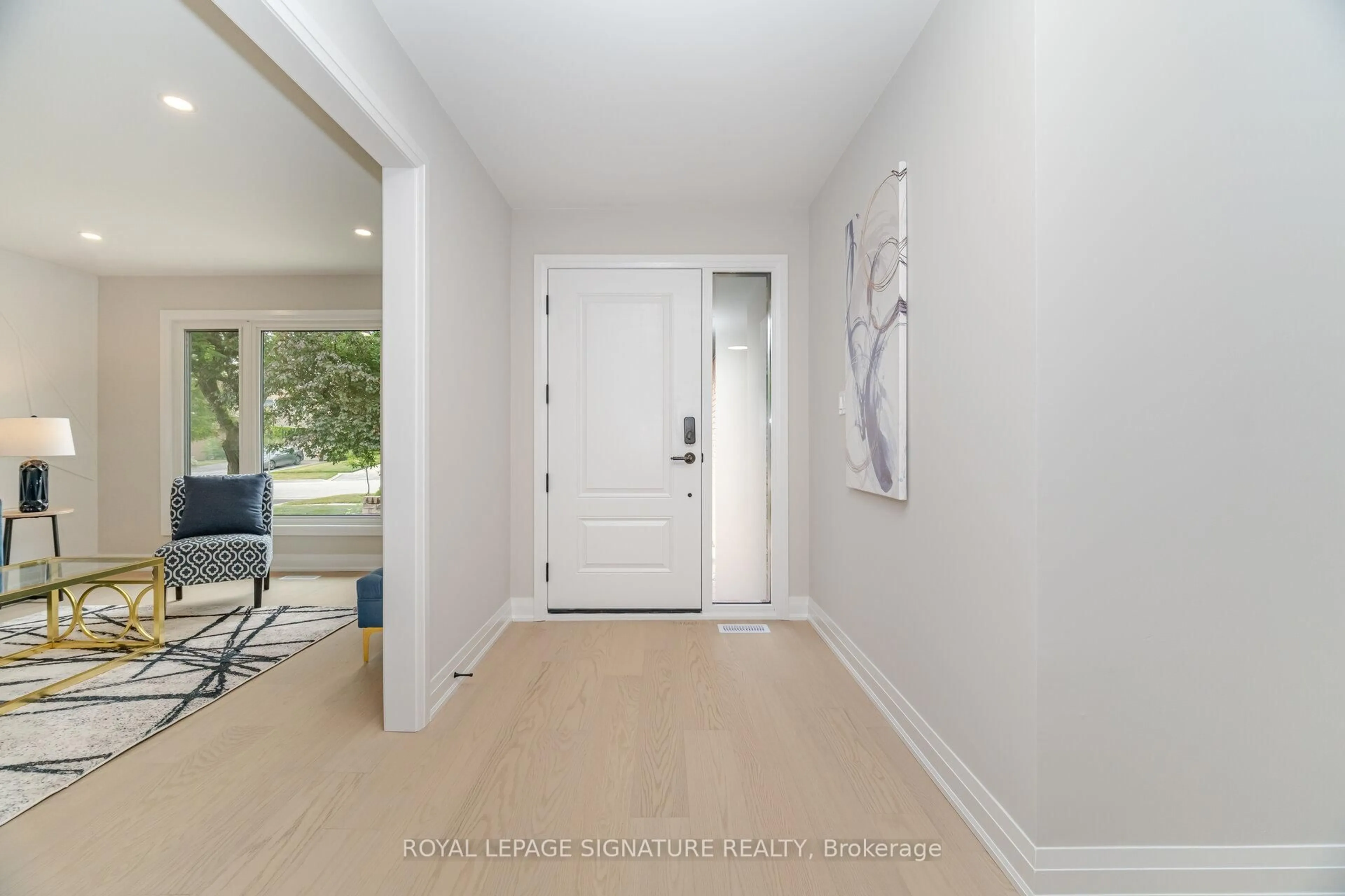 Indoor entryway for 2392 Arnold Cres, Burlington Ontario L7P 4G3