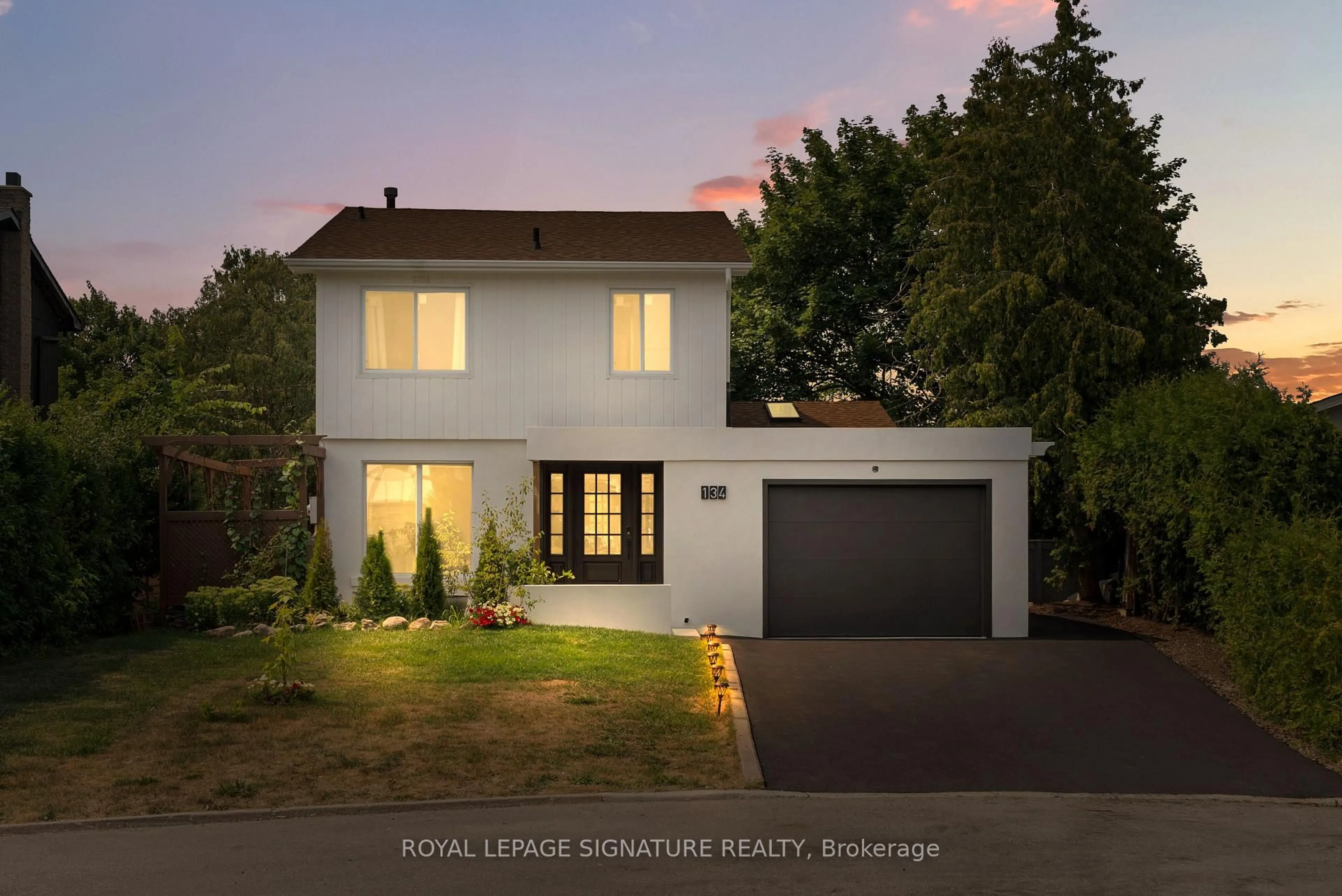 Home with vinyl exterior material, street for 134 Ridgebank Crt, Caledon Ontario L7E 4V9