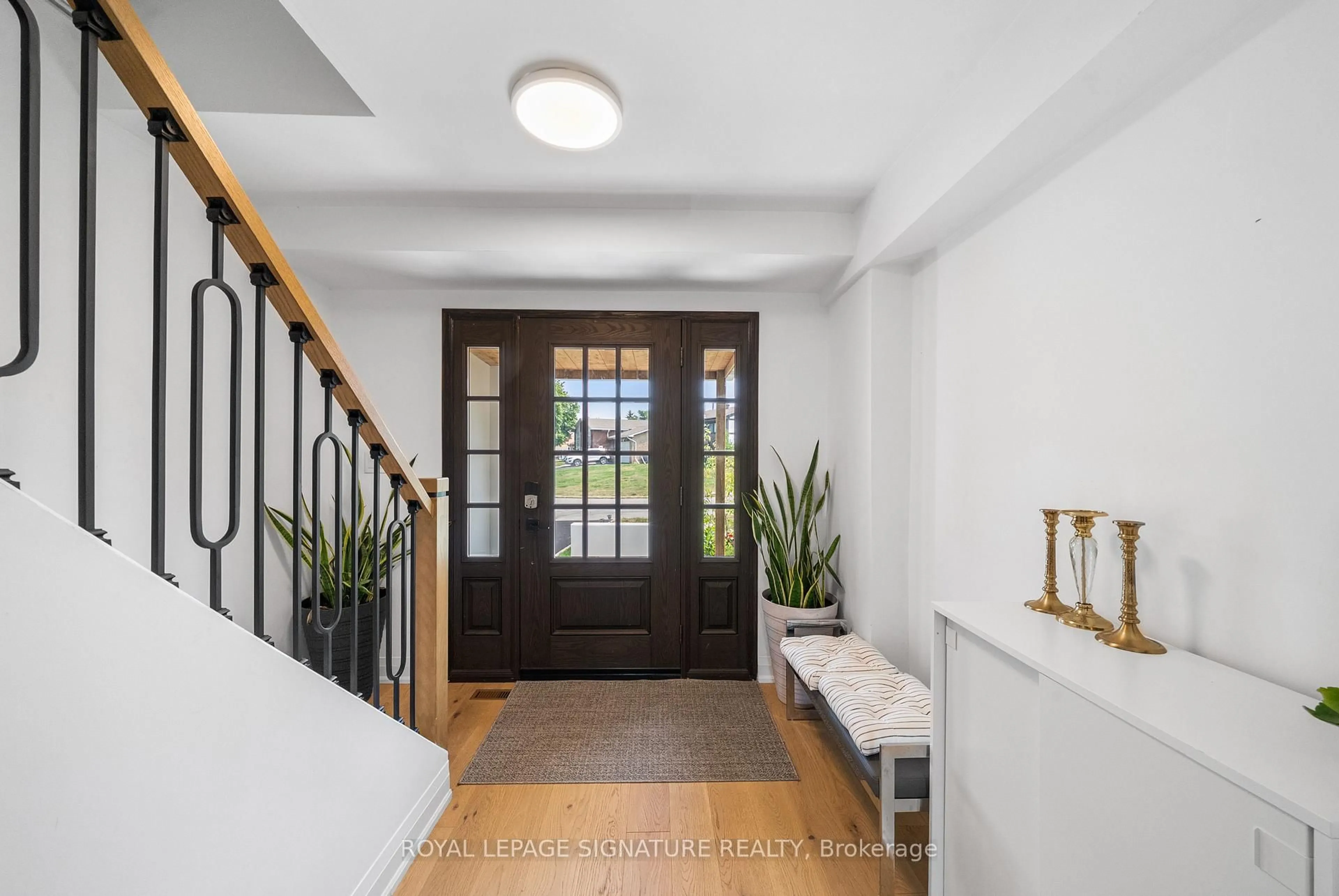Indoor entryway for 134 Ridgebank Crt, Caledon Ontario L7E 4V9
