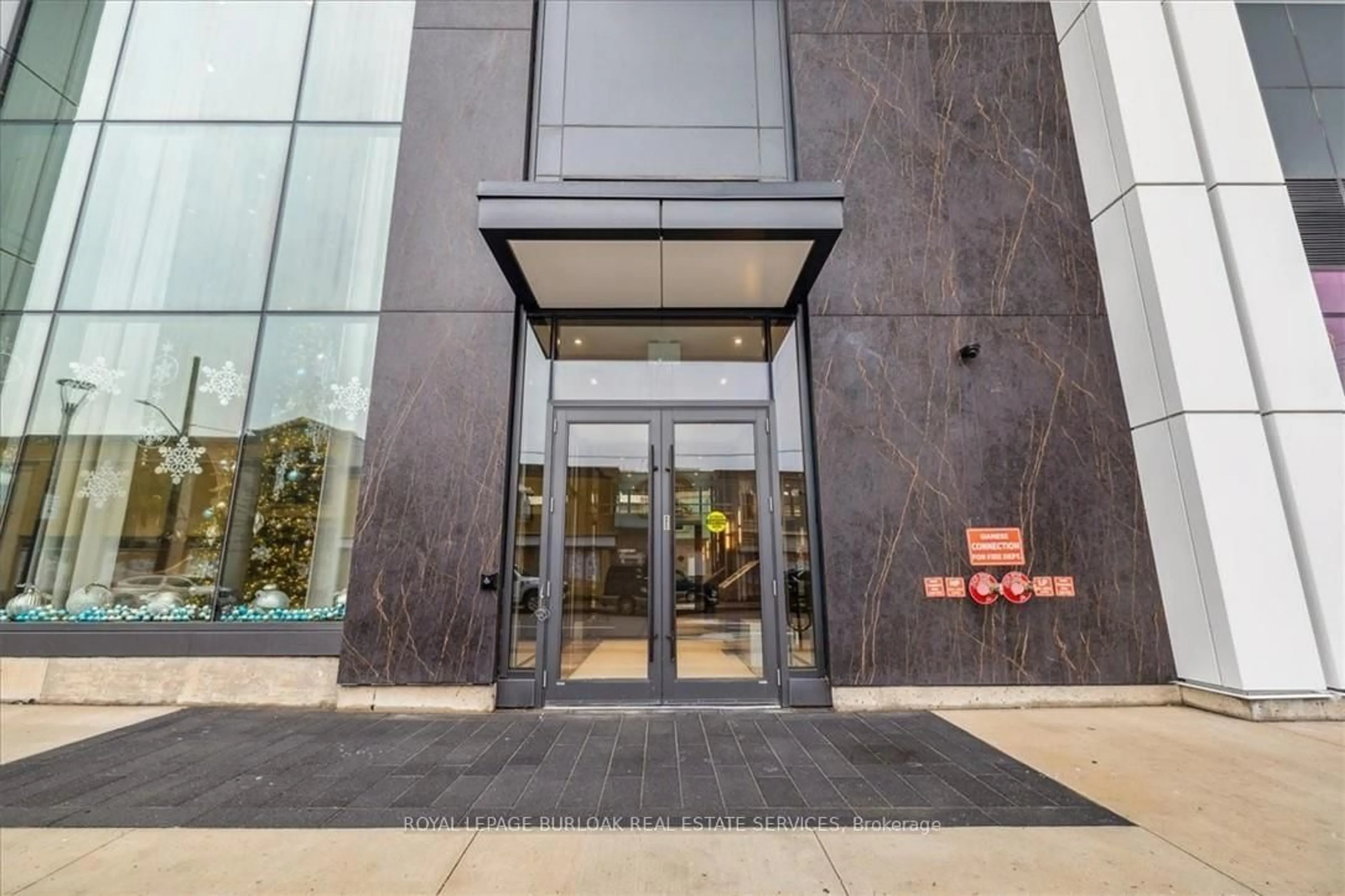 Indoor foyer for 2007 James St #1201, Burlington Ontario L7R 0G7