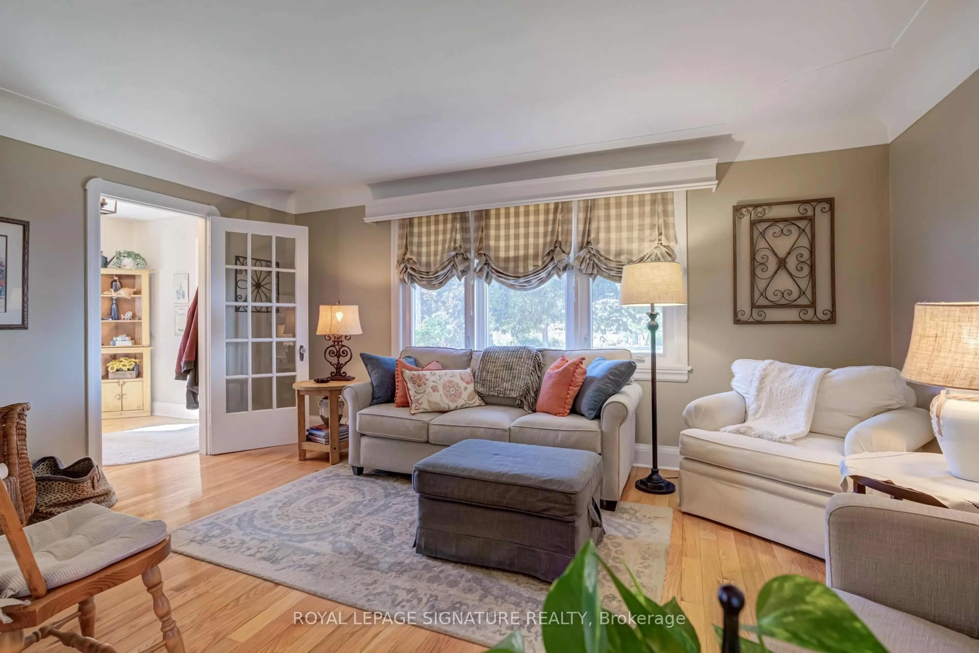 Living room with furniture, unknown for 755 Maple Ave, Burlington Ontario L7S 2K1