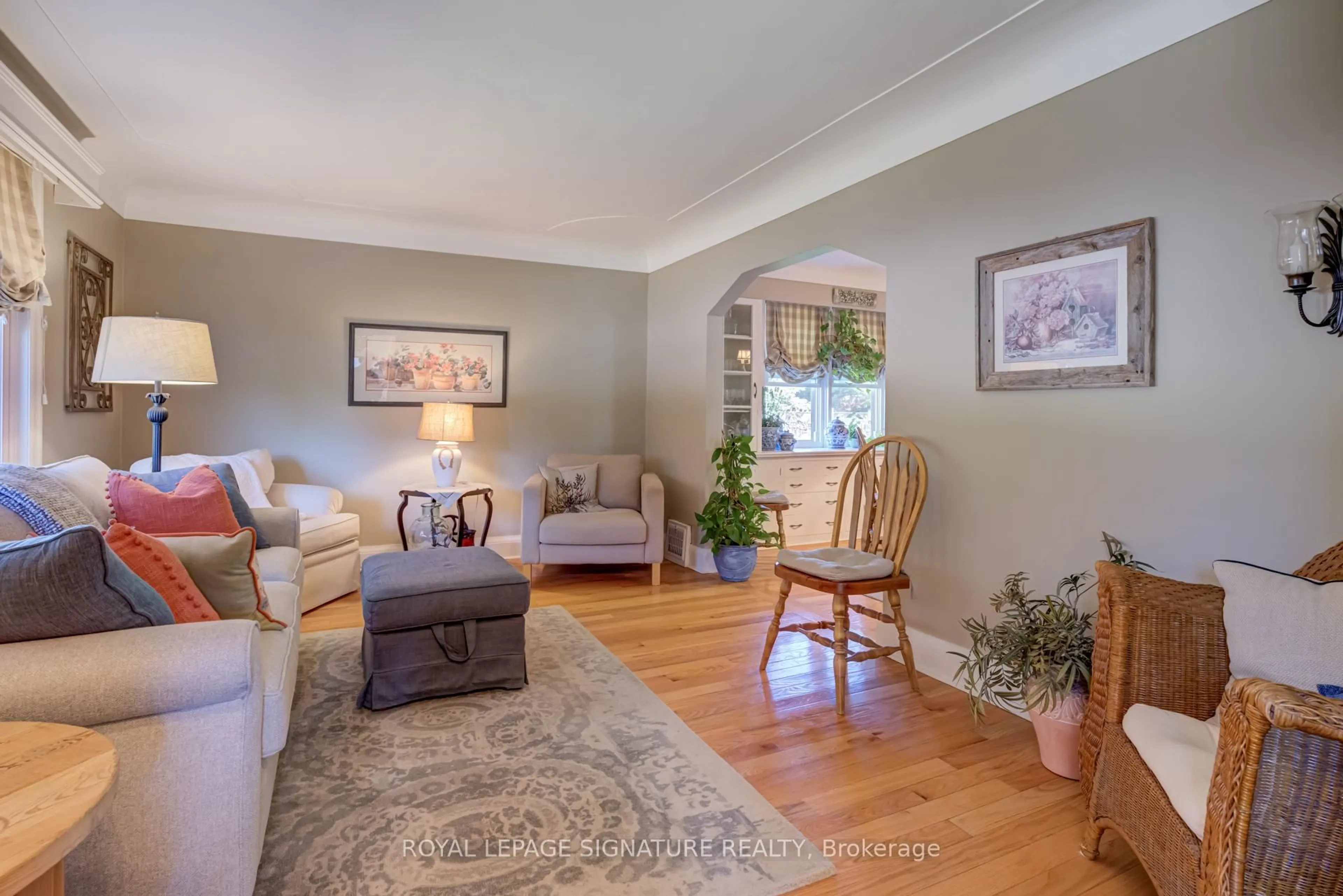 Living room with furniture, unknown for 755 Maple Ave, Burlington Ontario L7S 2K1