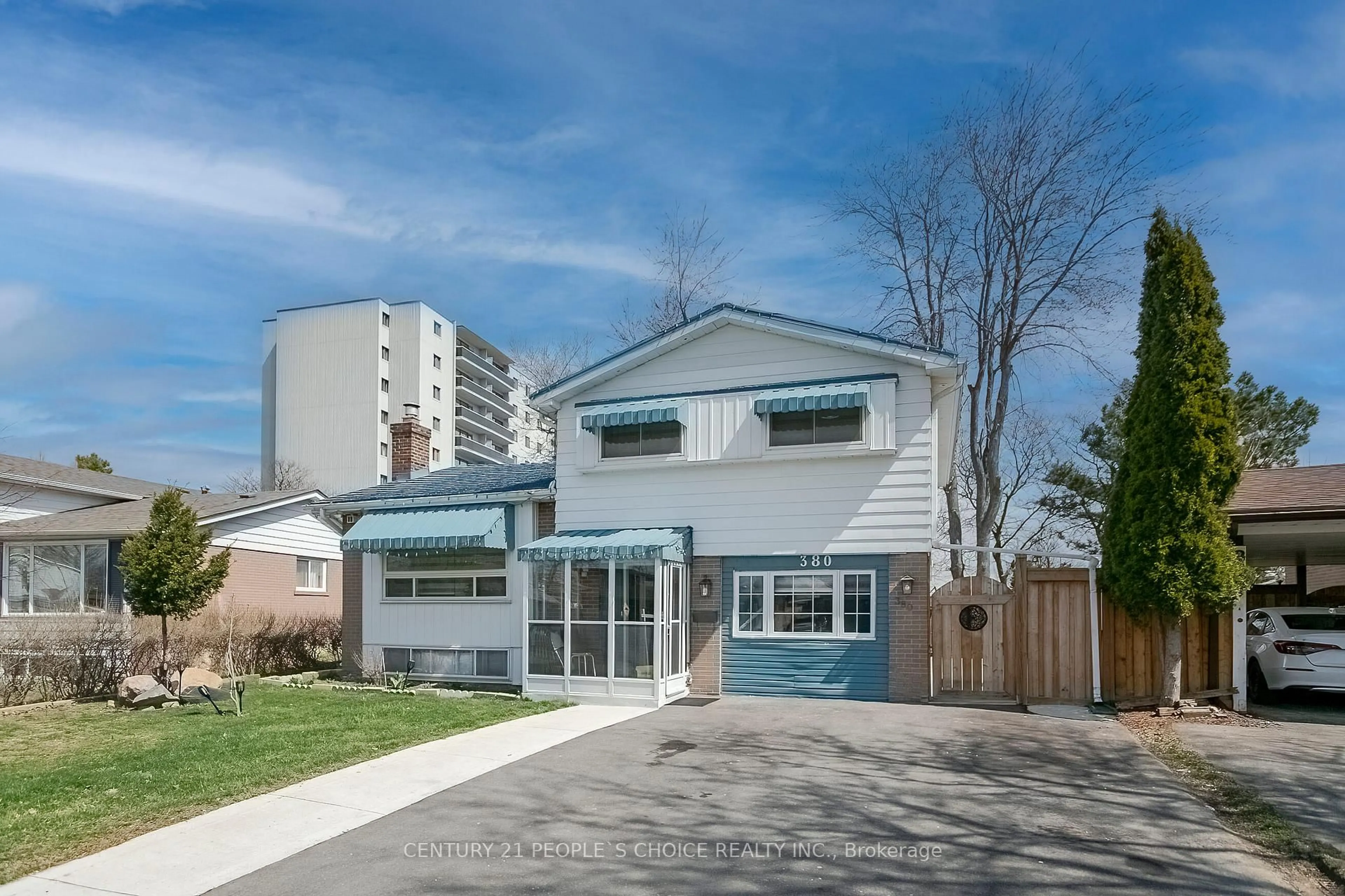 Home with vinyl exterior material, street for 380 Bartley Bull Pkwy, Brampton Ontario L6W 2L8