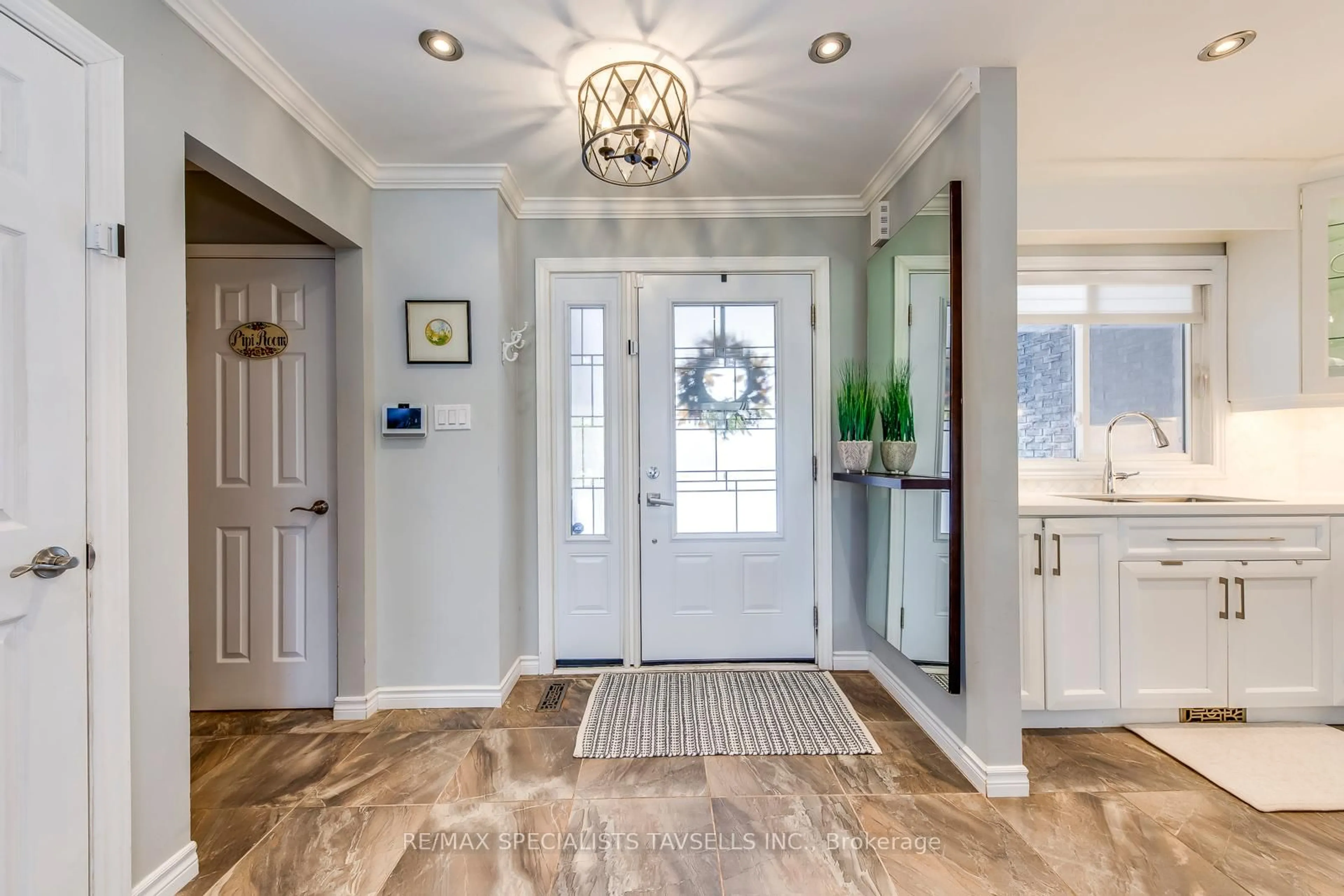 Indoor entryway for 4201 Pheasant Run, Mississauga Ontario L5L 2B8