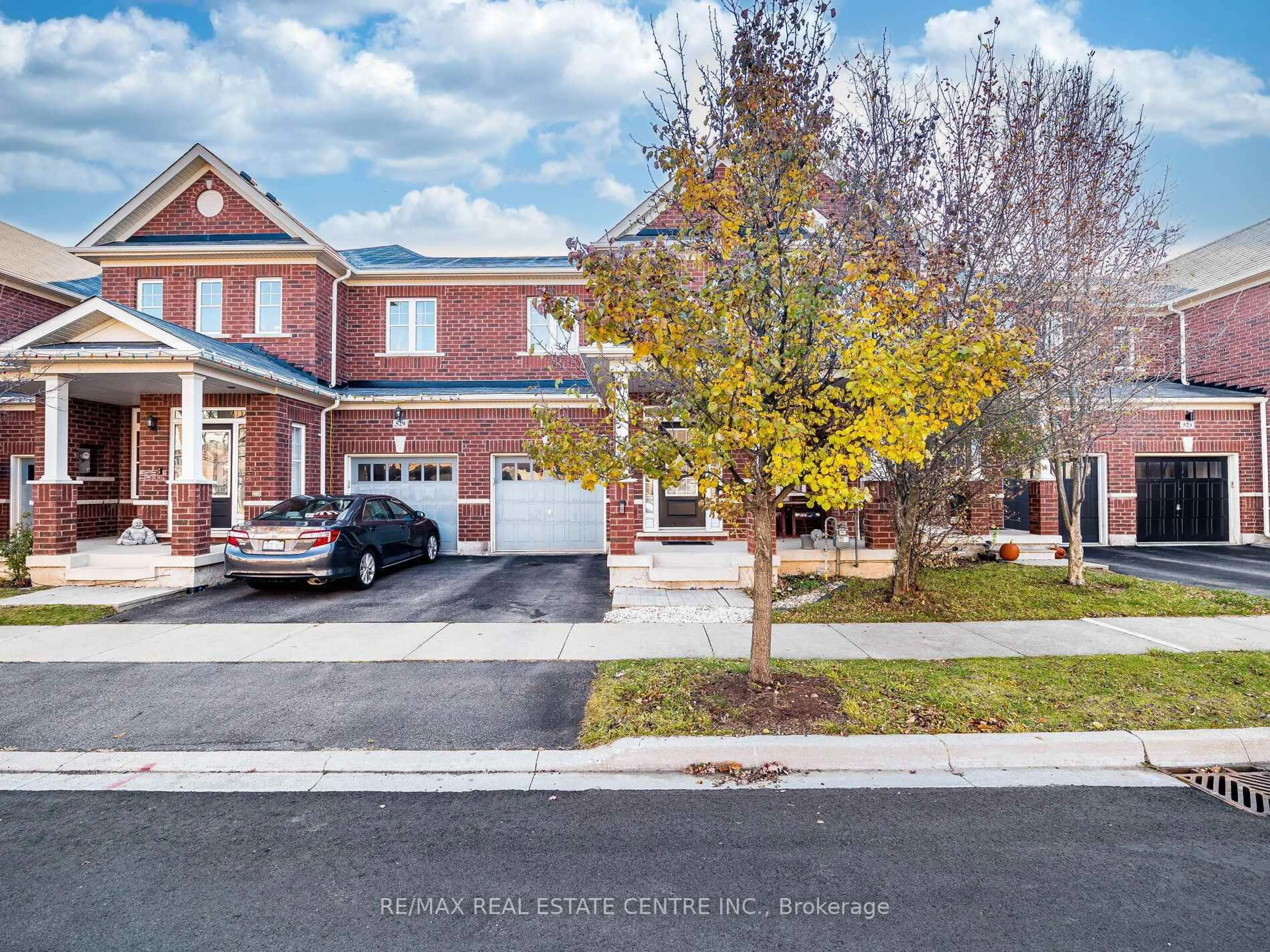 Home with brick exterior material, street for 527 Vaughan Crt, Milton Ontario L9T 8A7