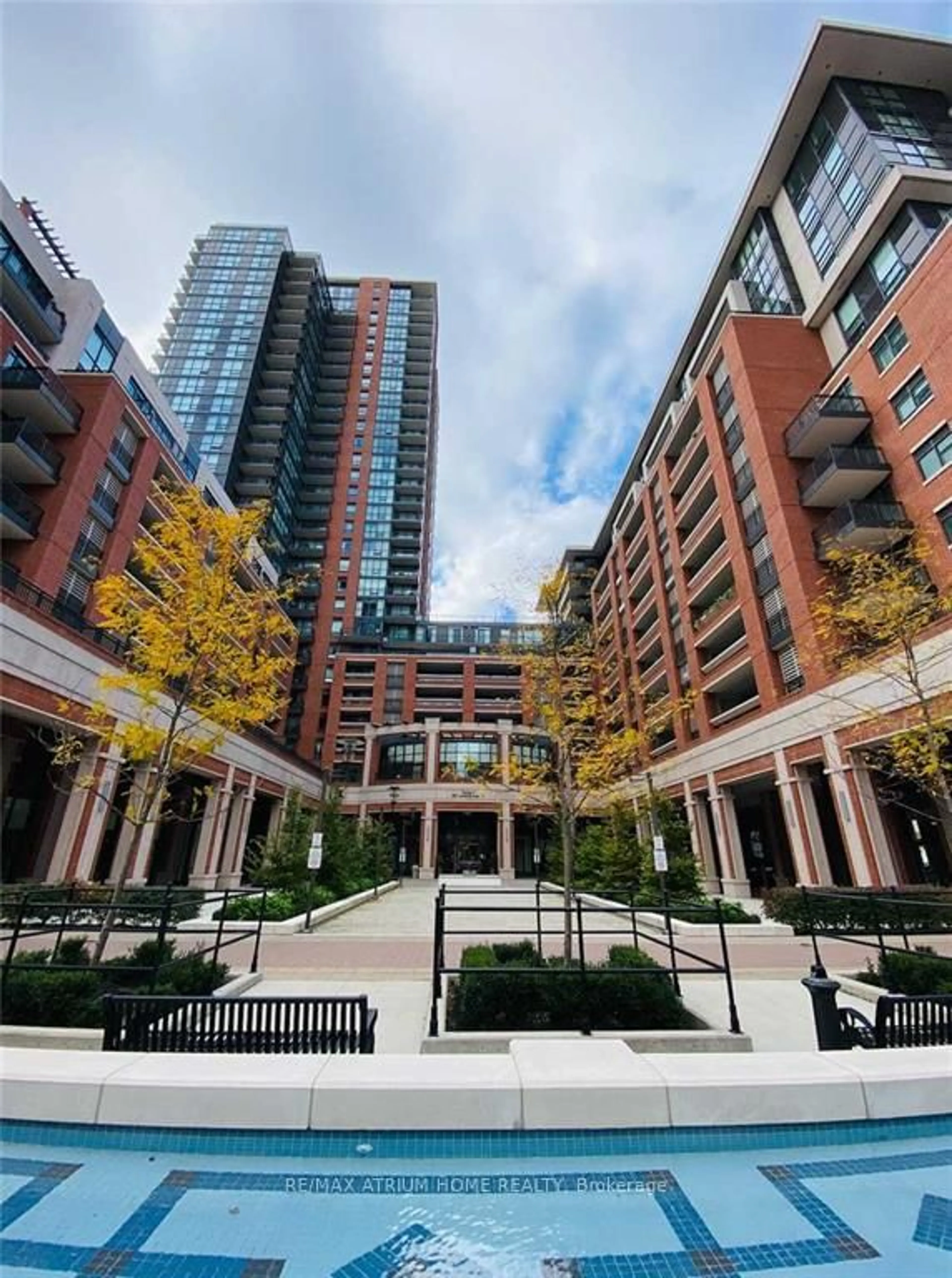 Patio, street for 800 Lawrence Ave #1818, Toronto Ontario M6A 1C3