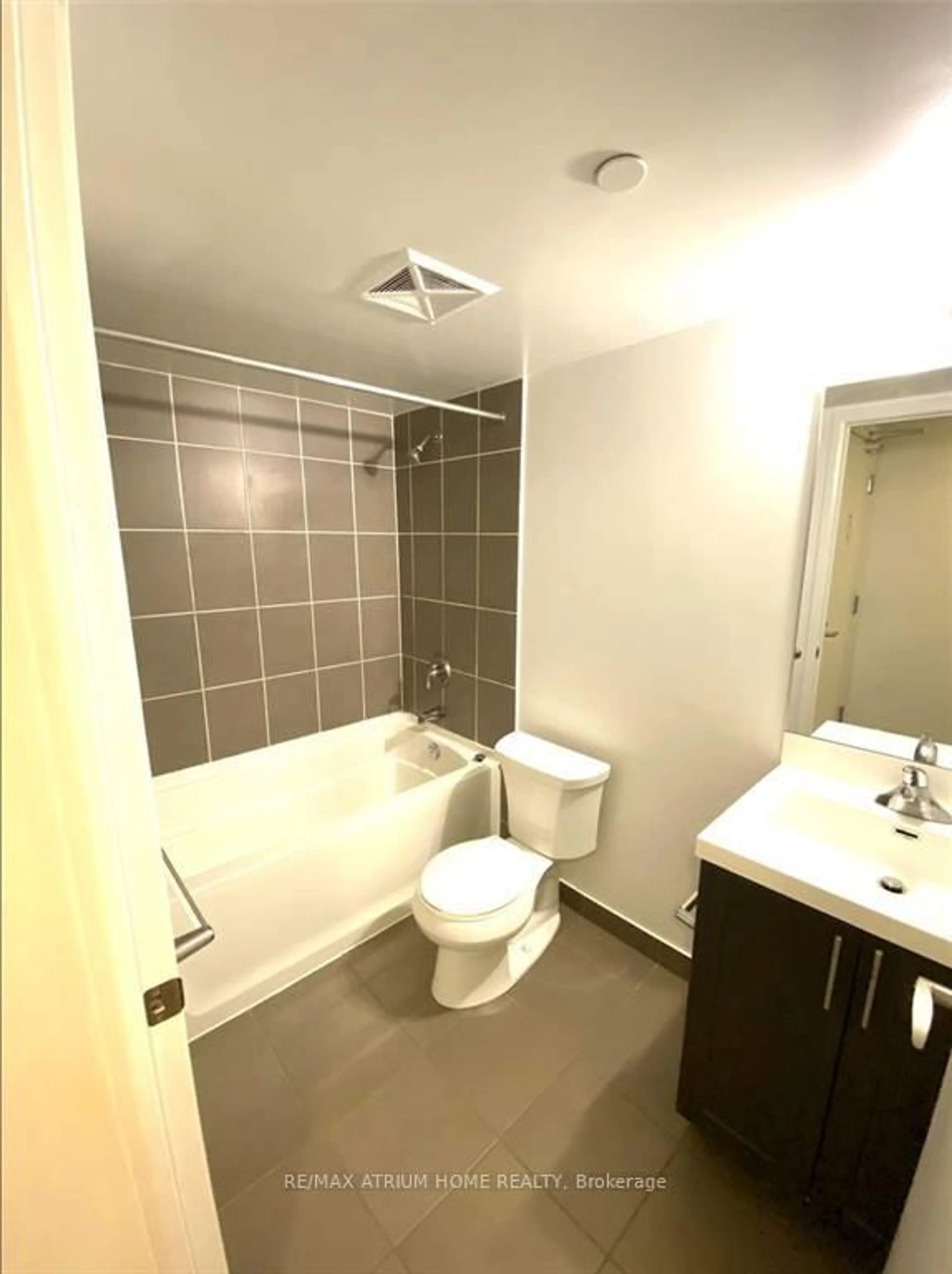 Standard bathroom, unknown for 800 Lawrence Ave #1818, Toronto Ontario M6A 1C3