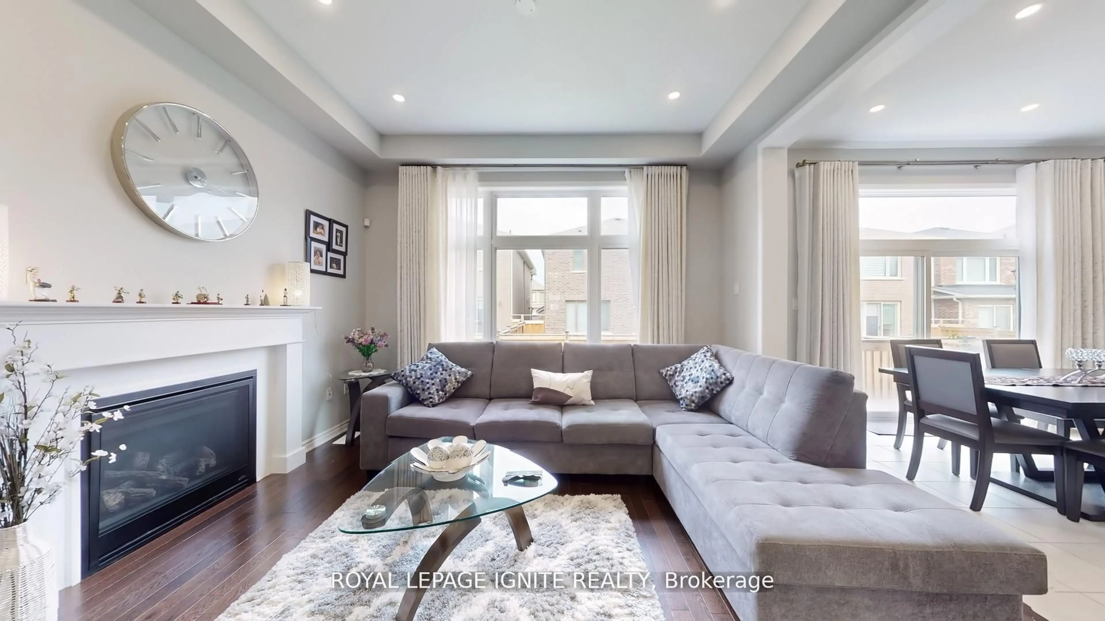 Living room with furniture, unknown for 546 Kennedy Circ, Milton Ontario L9E 1P9