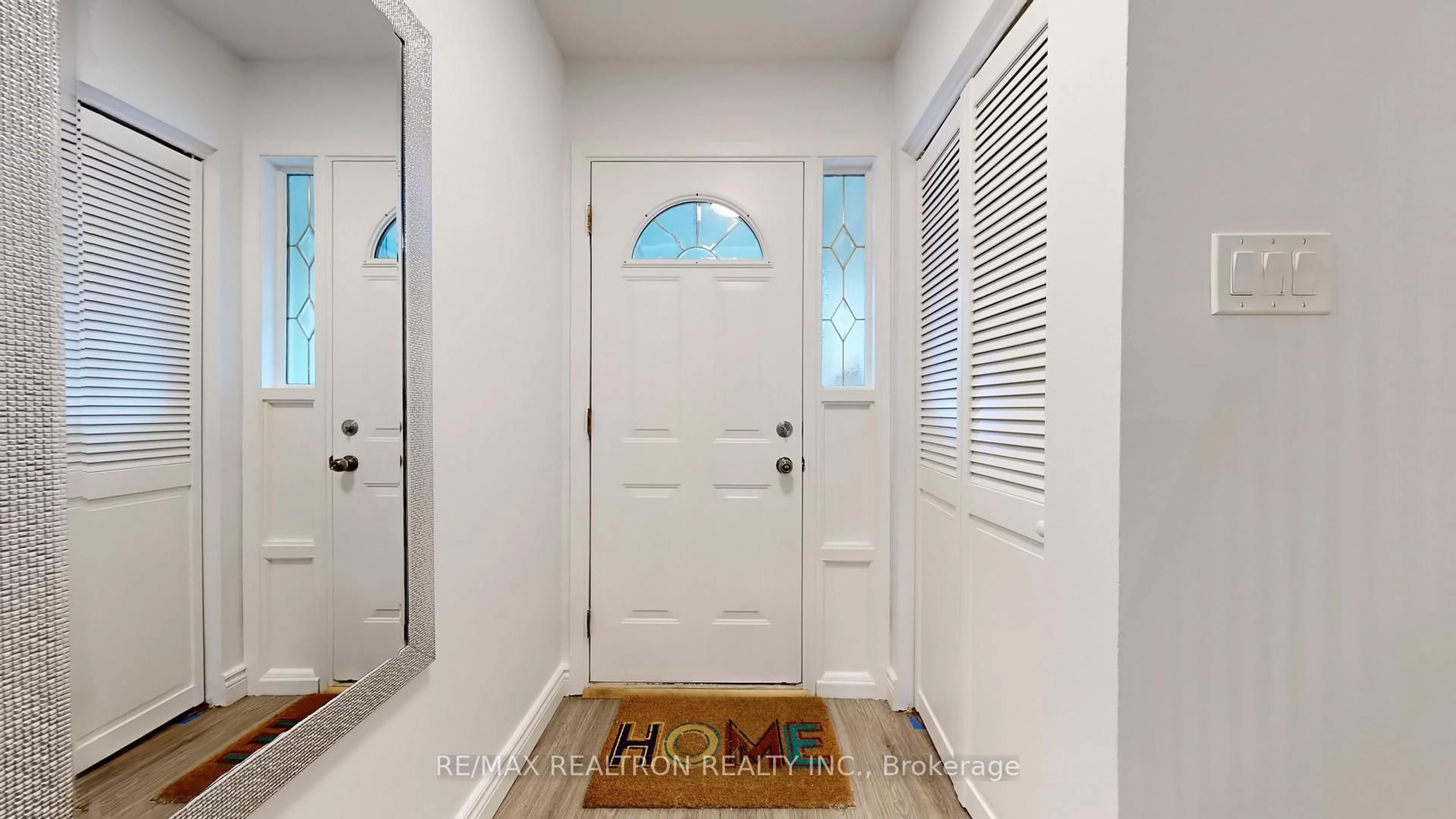 Indoor entryway for 2440 Bromsgrove Rd #77, Mississauga Ontario L5J 4J7