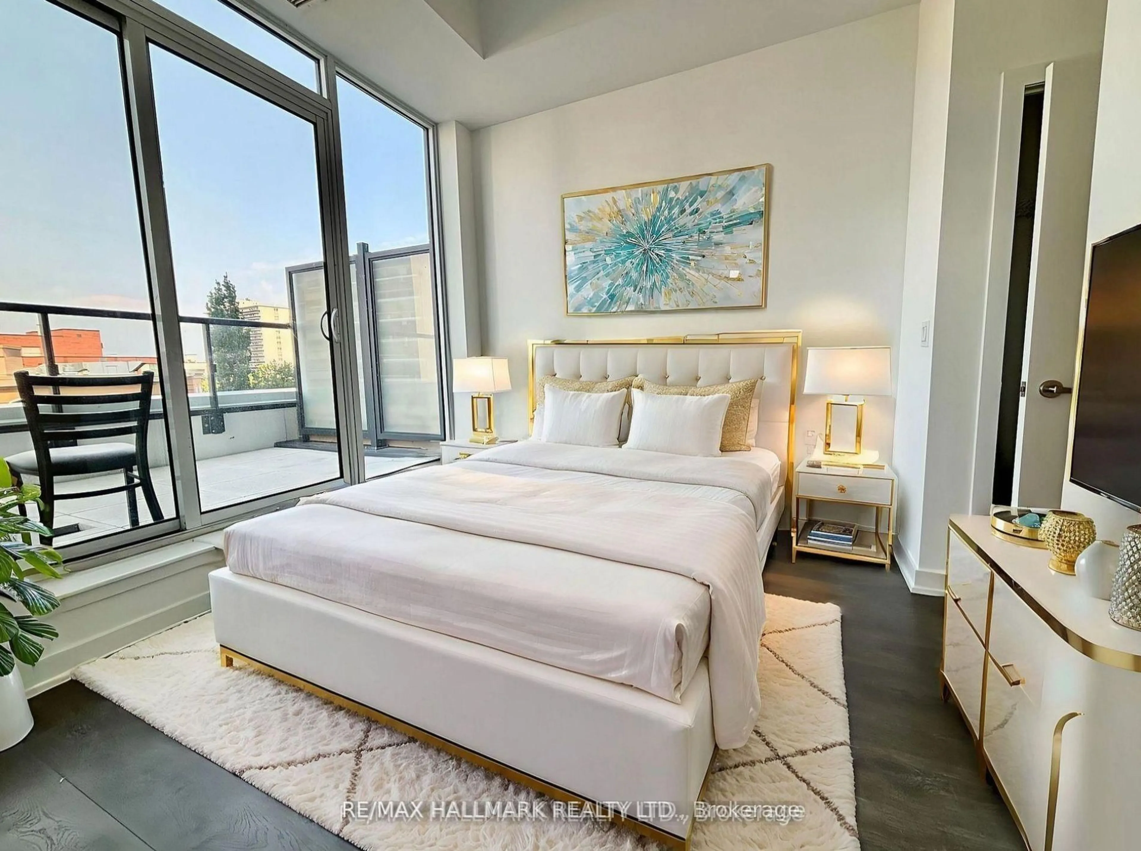 Bedroom with bed, unknown for 370 Martha St #402, Burlington Ontario L7R 0G9