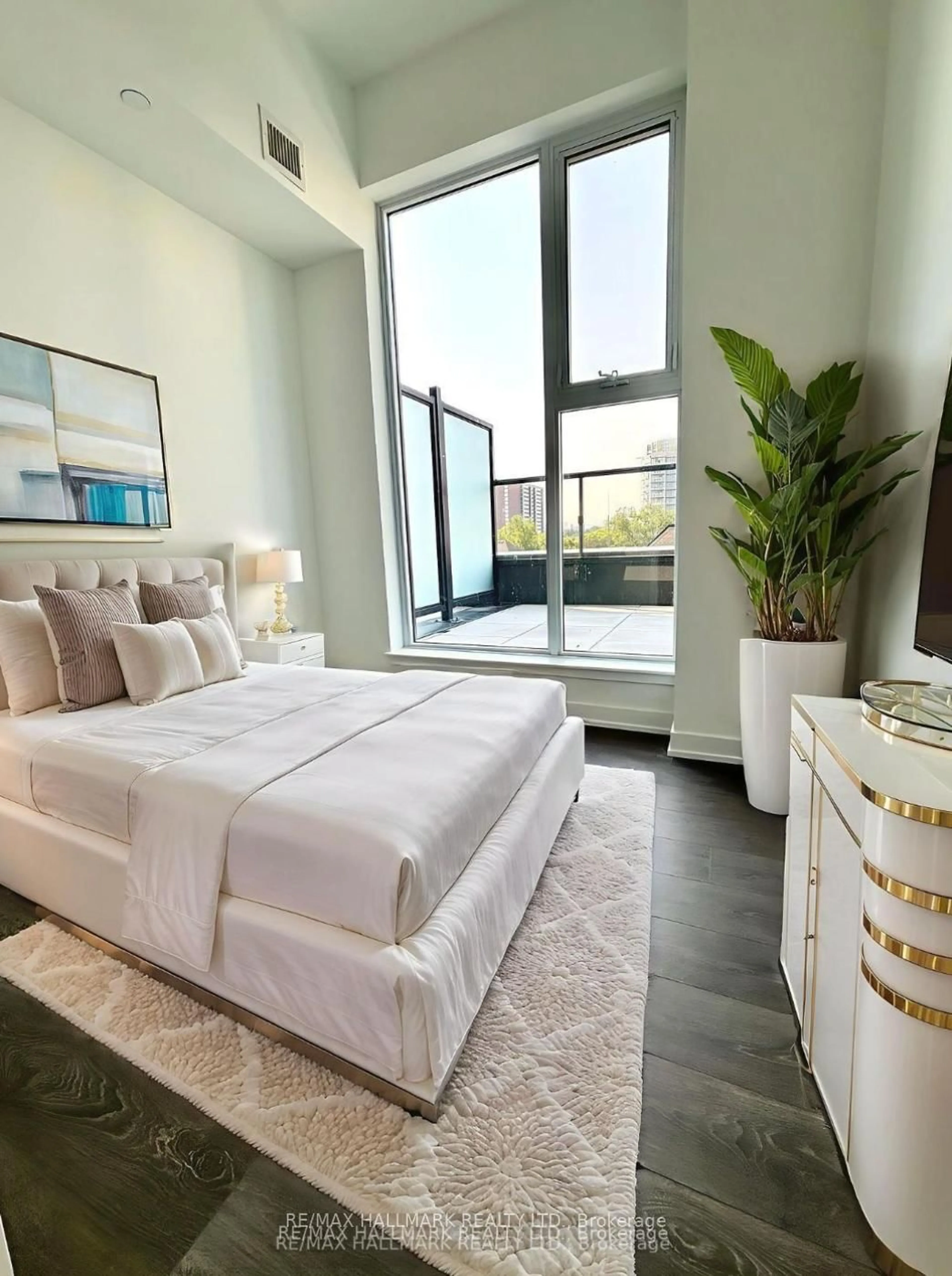 Bedroom with bed, unknown for 370 Martha St #402, Burlington Ontario L7R 0G9