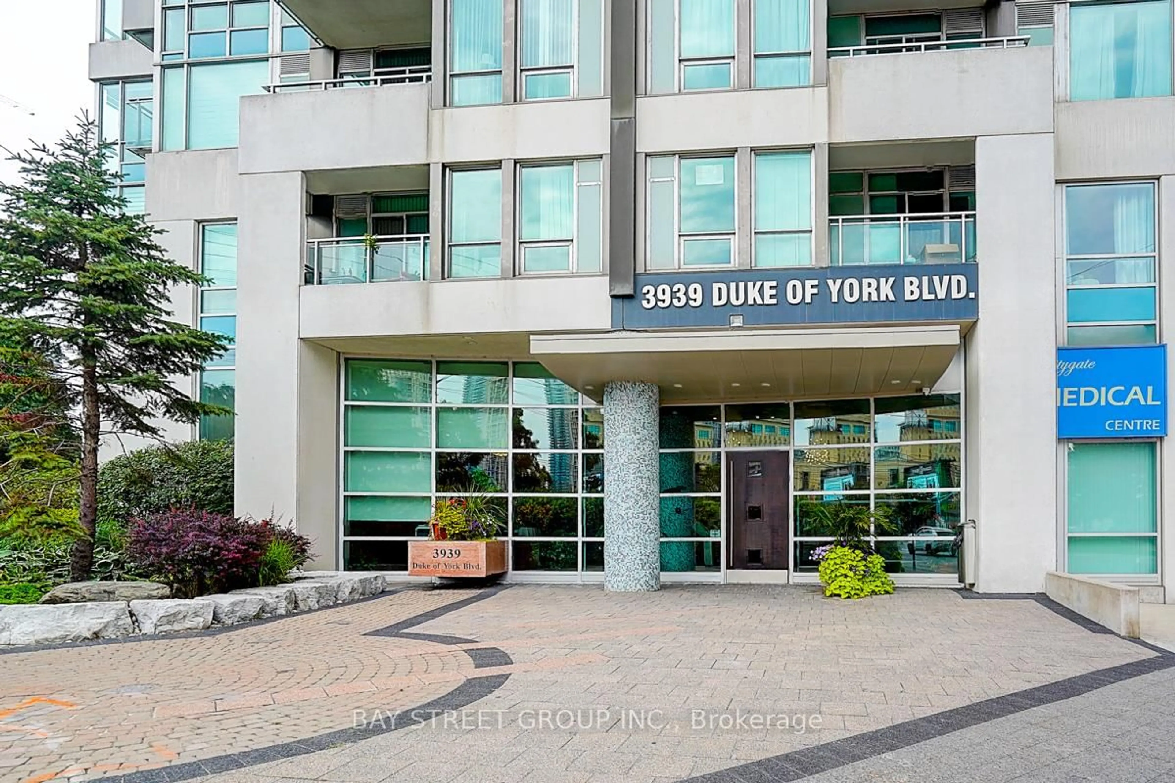 Indoor foyer for 3939 Duke Of York Blvd #2004, Mississauga Ontario L5B 4N2