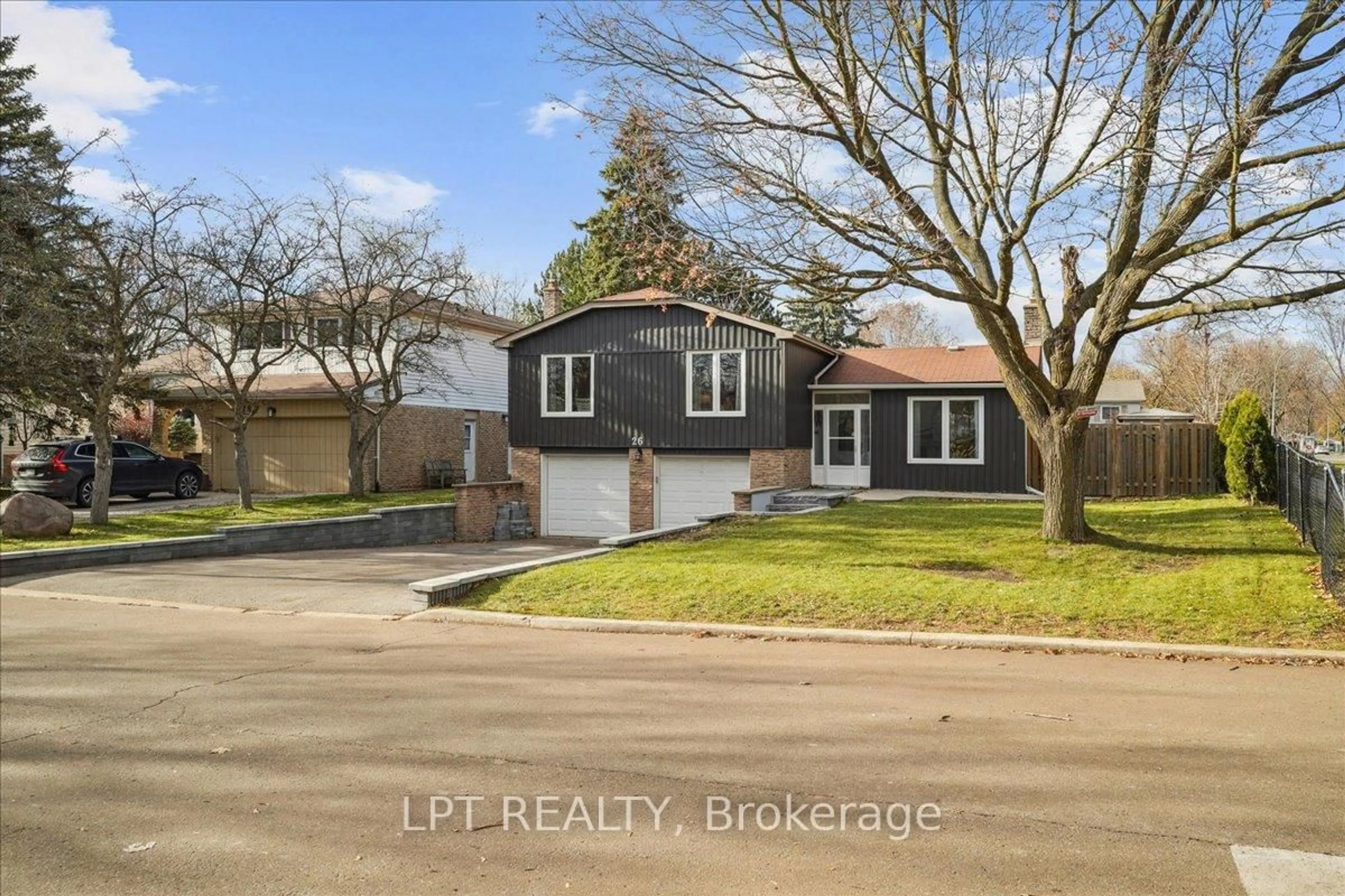 A pic from outside/outdoor area/front of a property/back of a property/a pic from drone, street for 26 Wright Cres, Caledon Ontario L7E 3X9